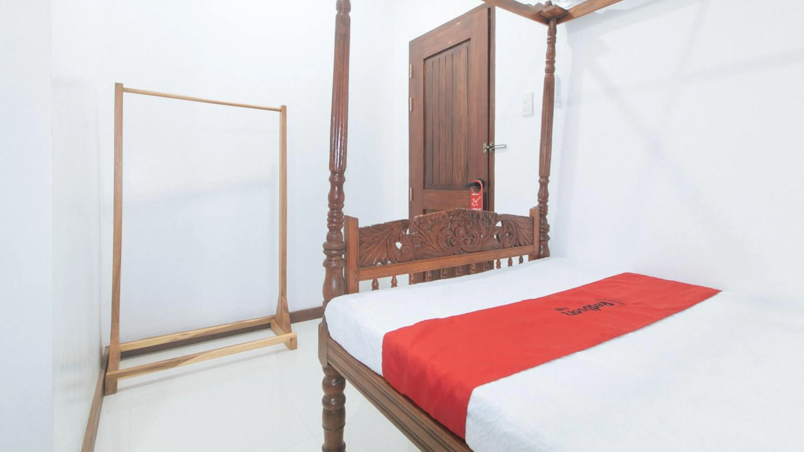 Bed in RedDoorz at Casa Rafaelle Transient Ilocos Sur