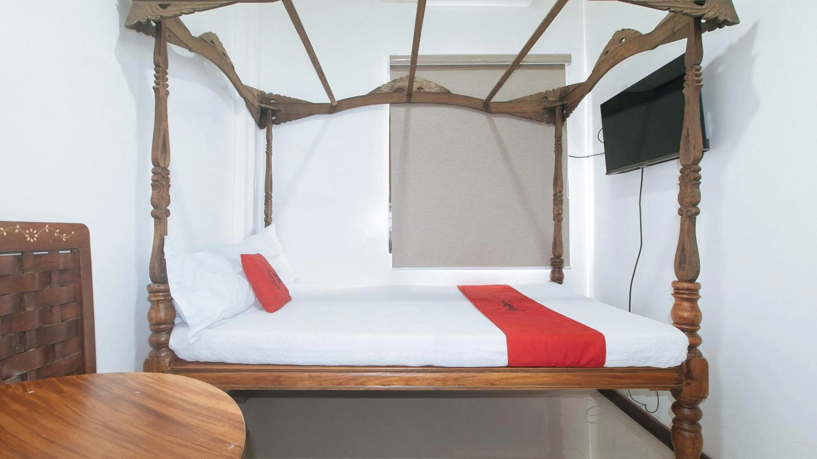 Bed in RedDoorz at Casa Rafaelle Transient Ilocos Sur