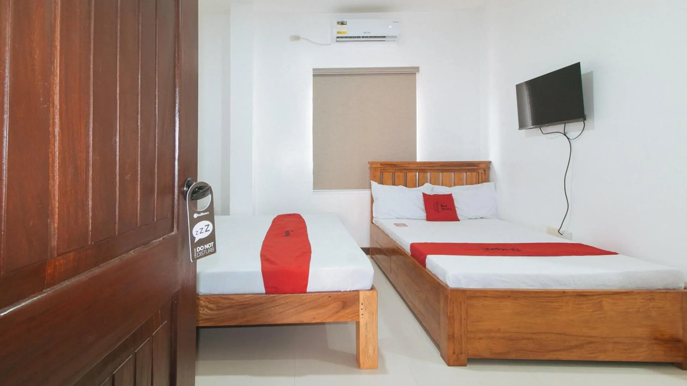 Bed in RedDoorz at Casa Rafaelle Transient Ilocos Sur Bed in RedDoorz at Casa Rafaelle Transient Ilocos Sur