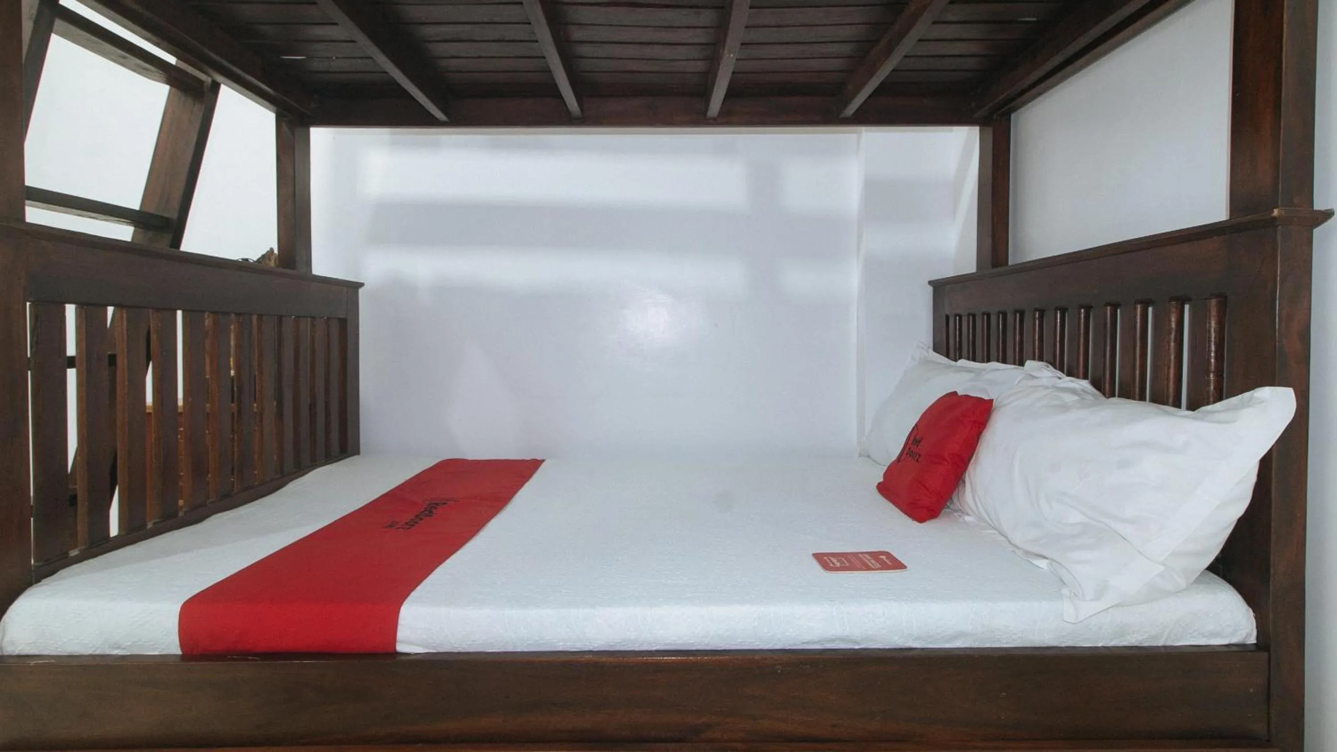 Bed in RedDoorz at Casa Rafaelle Transient Ilocos Sur