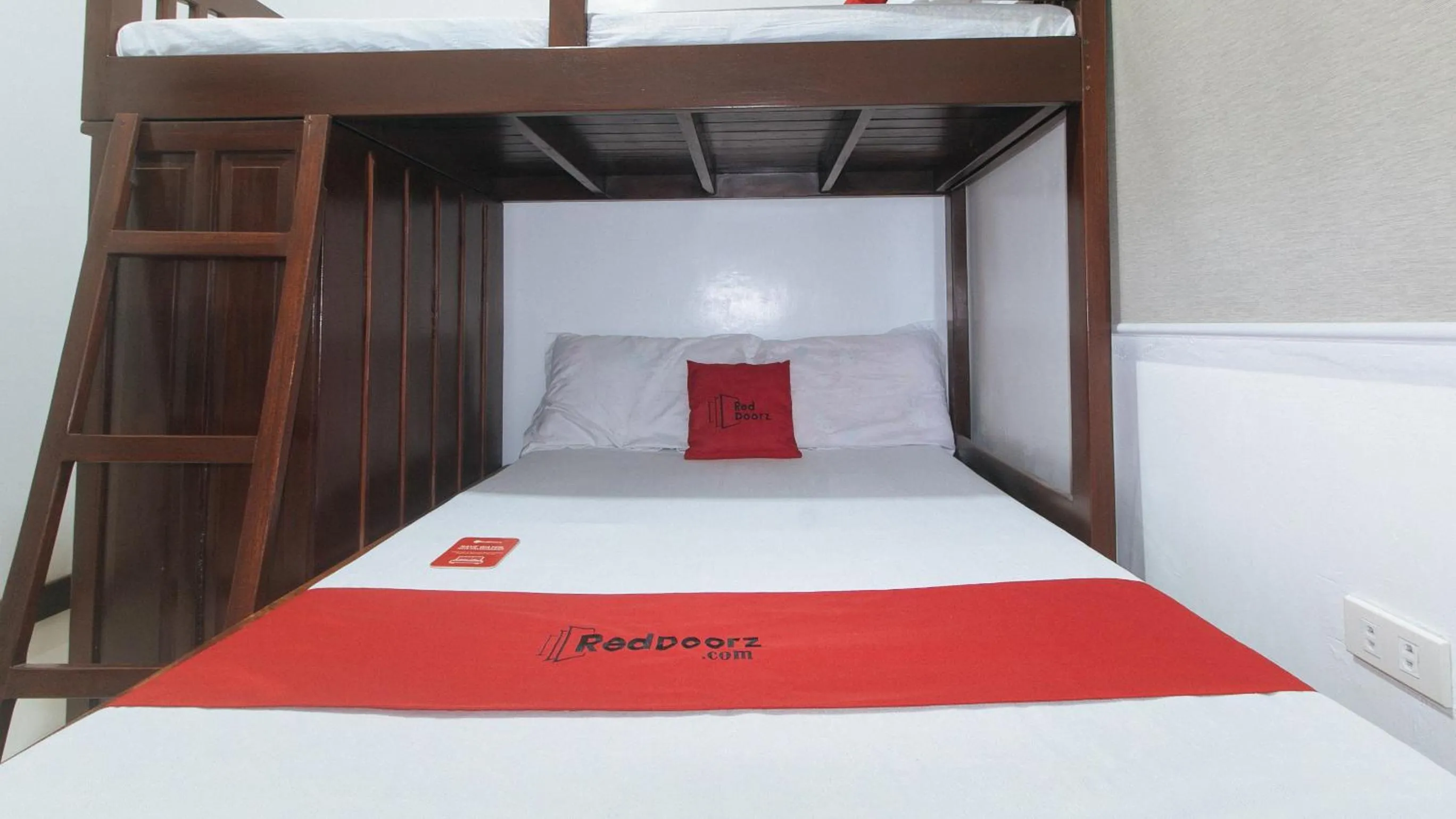 Bed in RedDoorz at Casa Rafaelle Transient Ilocos Sur