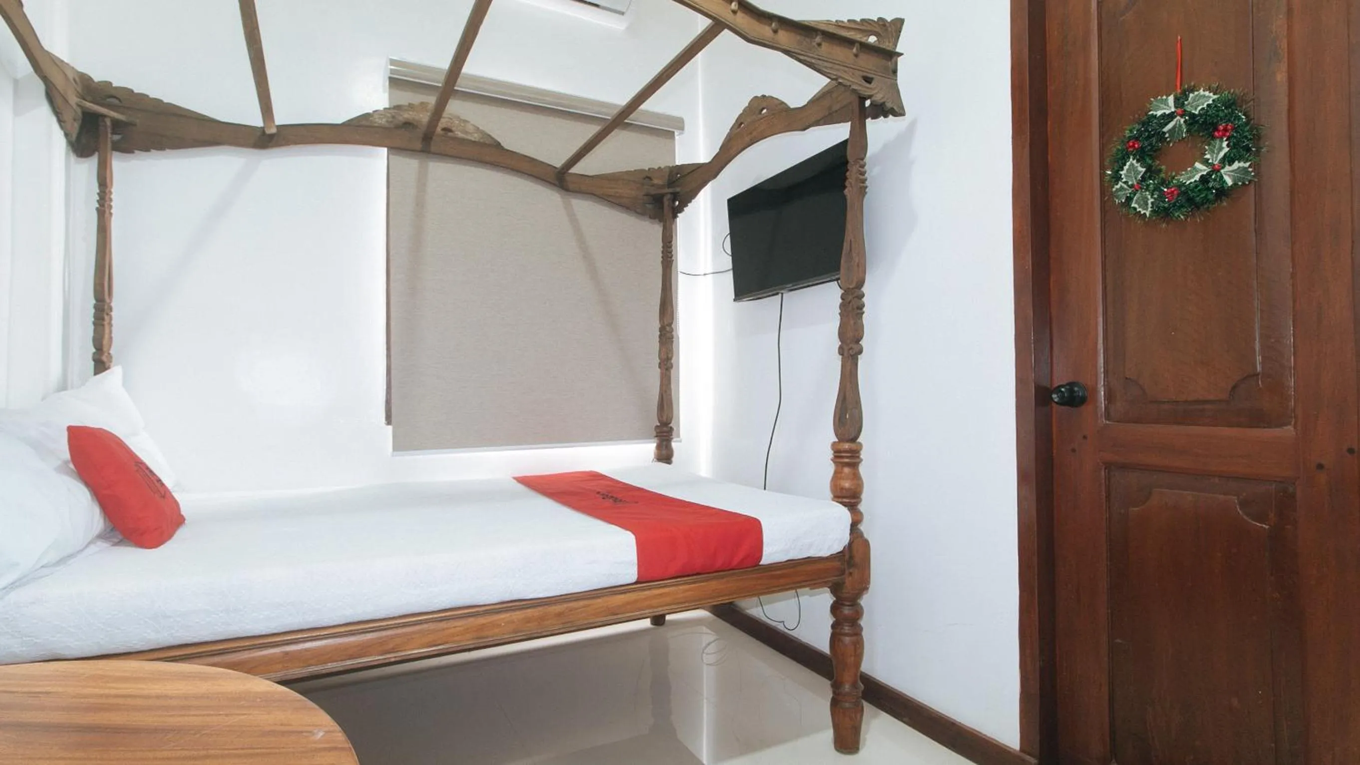 Bed in RedDoorz at Casa Rafaelle Transient Ilocos Sur