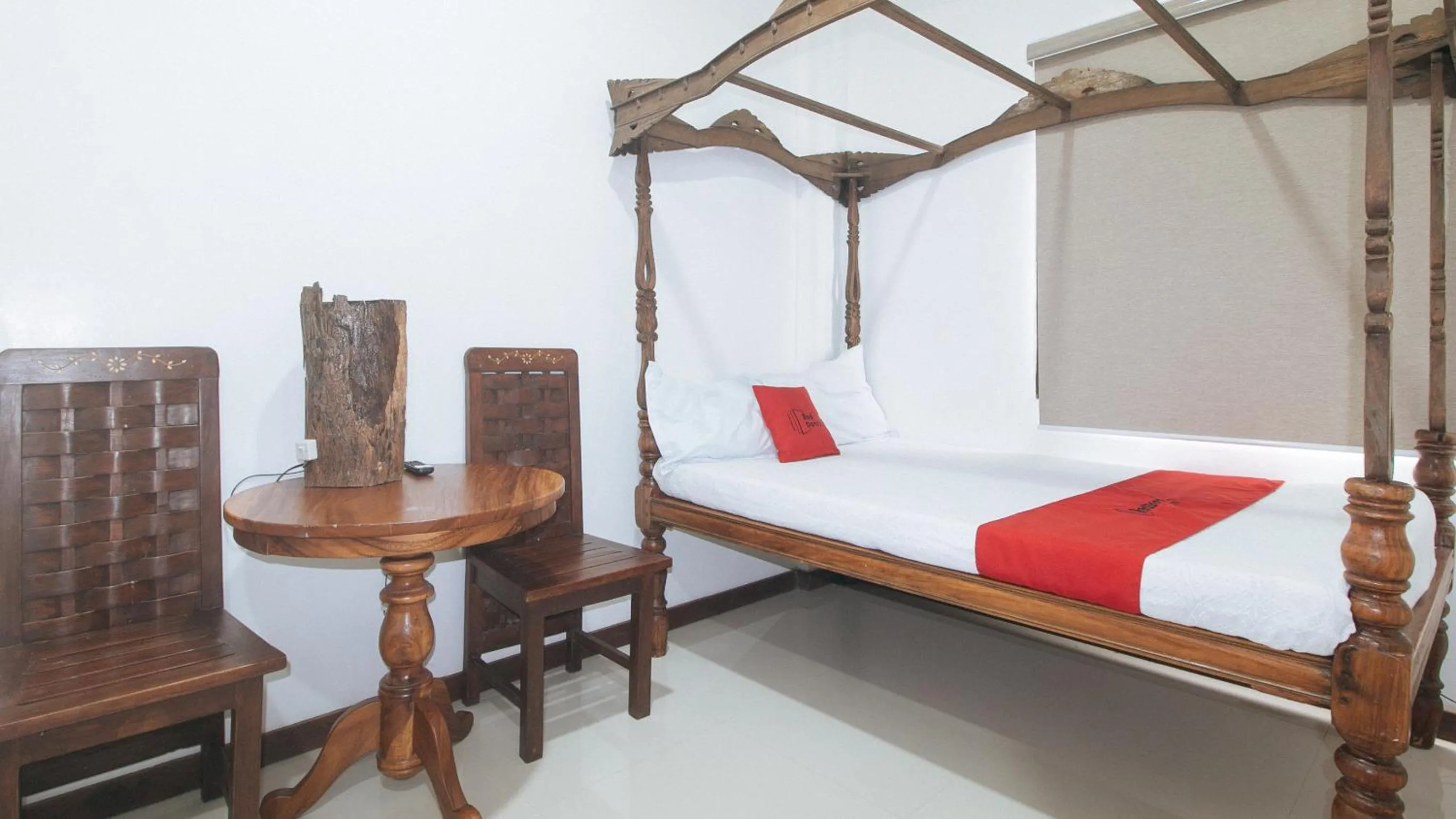 Bed in RedDoorz at Casa Rafaelle Transient Ilocos Sur