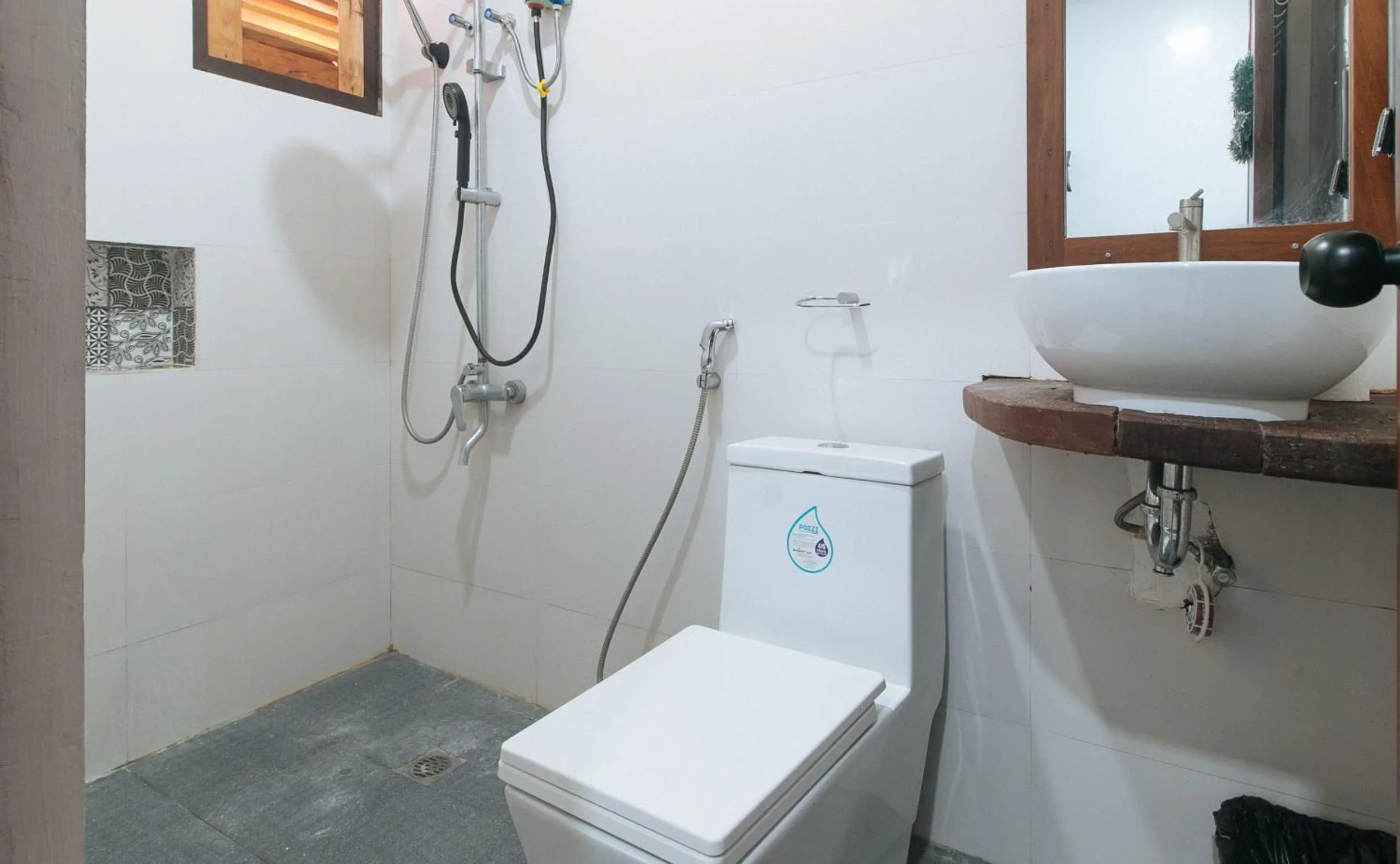 Toilet in RedDoorz at Casa Rafaelle Transient Ilocos Sur