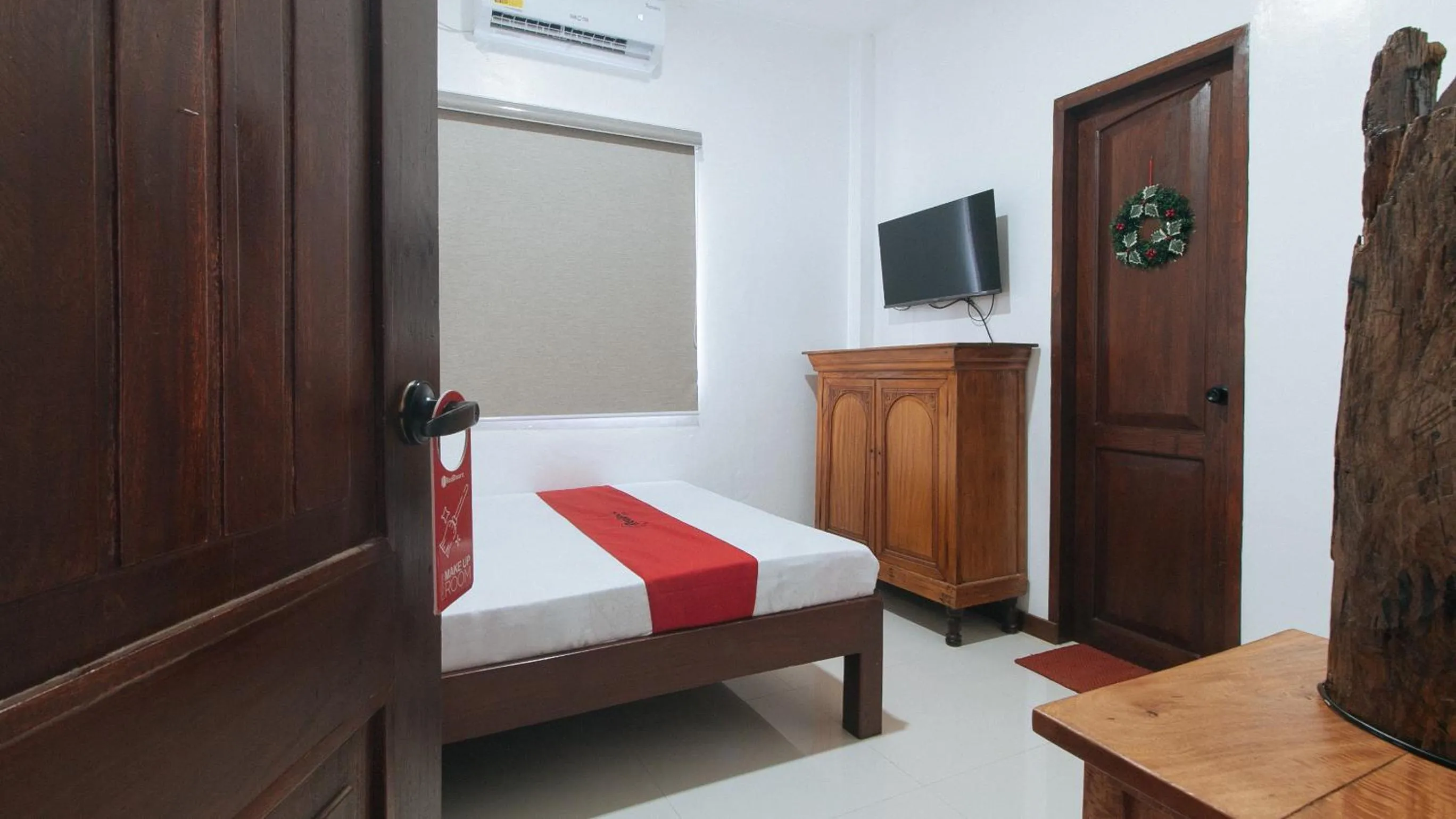 Bed in RedDoorz at Casa Rafaelle Transient Ilocos Sur