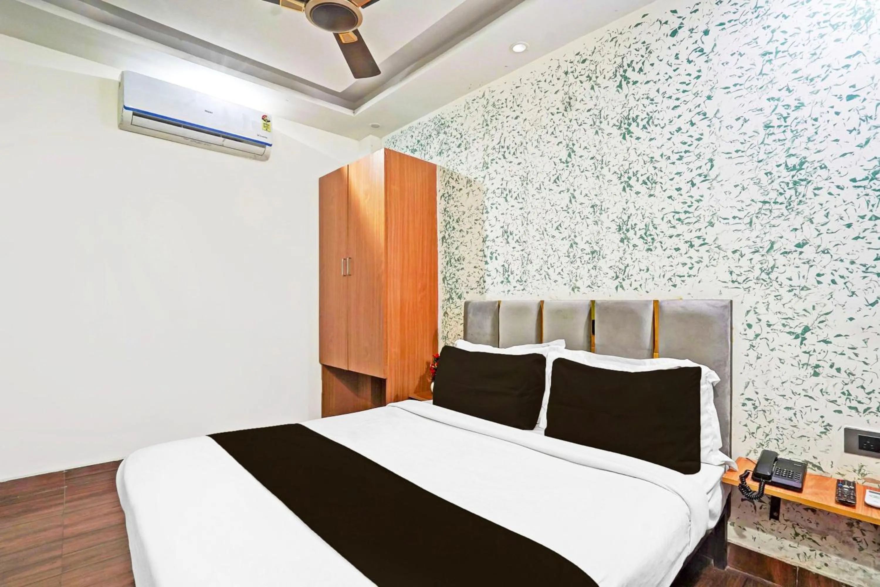 Bedroom, Bed in Super Hotel O Twamev Residency
