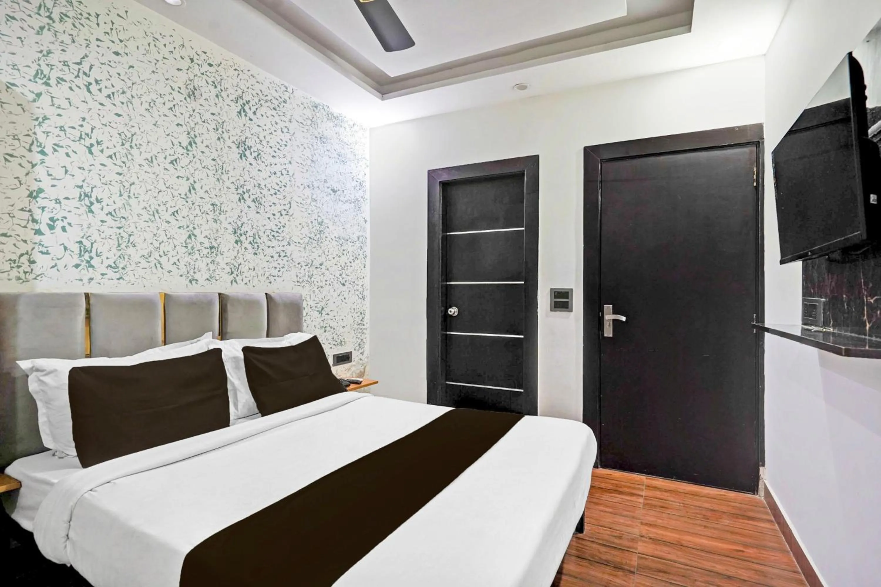 Bedroom, Bed in Super Hotel O Twamev Residency