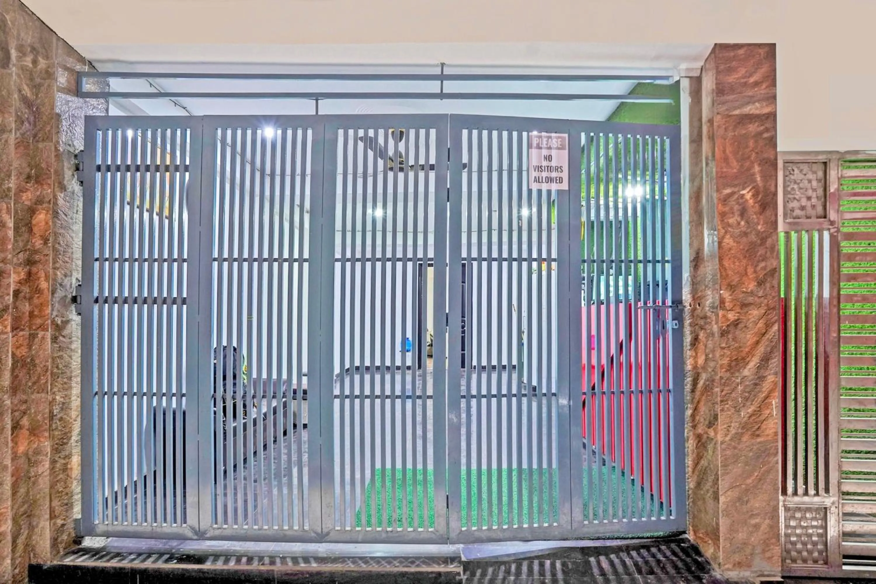 Facade/entrance in Super Hotel O Twamev Residency