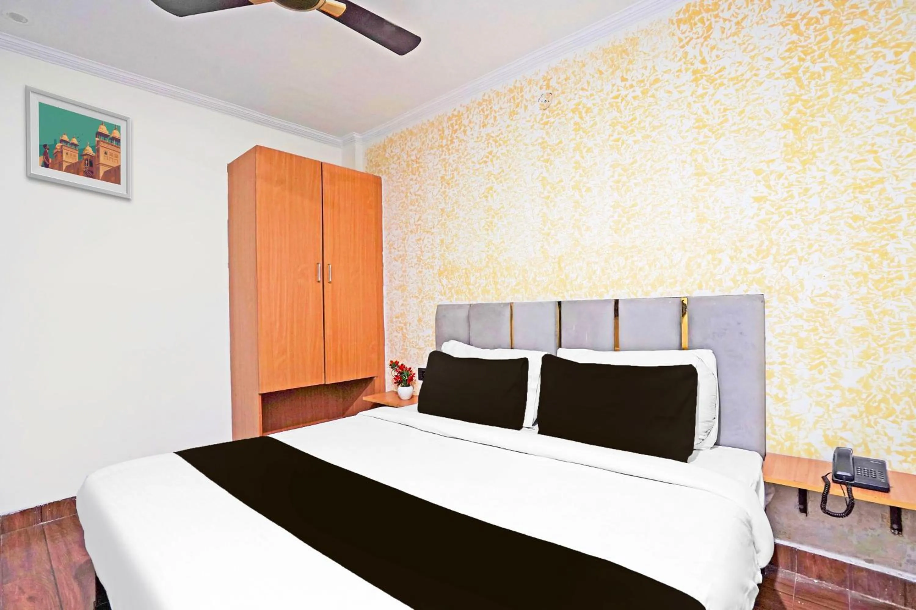 Bedroom, Bed in Super Hotel O Twamev Residency