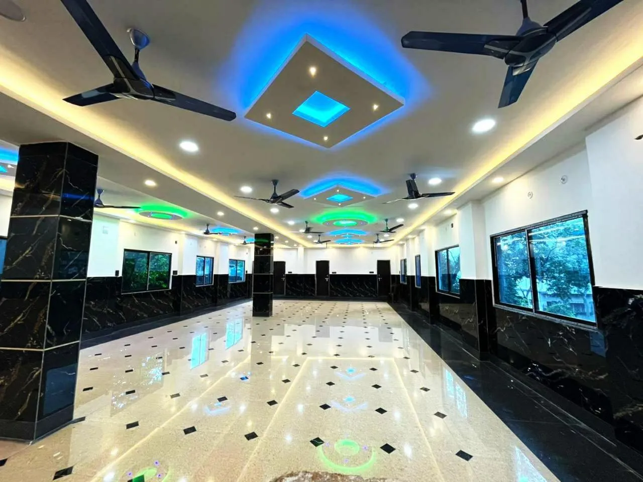 Property building in Hotel Diamond Inn