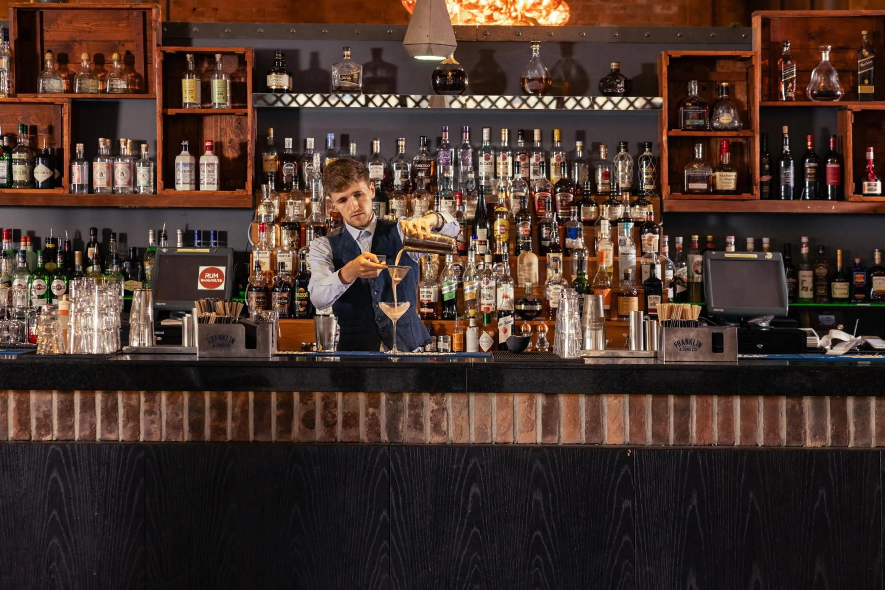 Lounge or bar in Titanic Hotel Liverpool