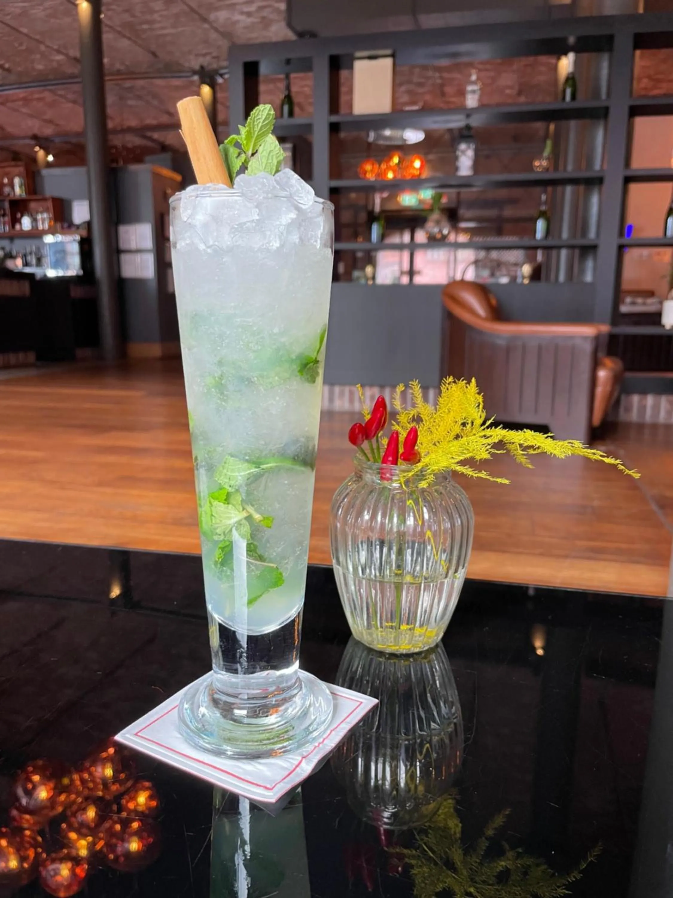 Lounge or bar in Titanic Hotel Liverpool