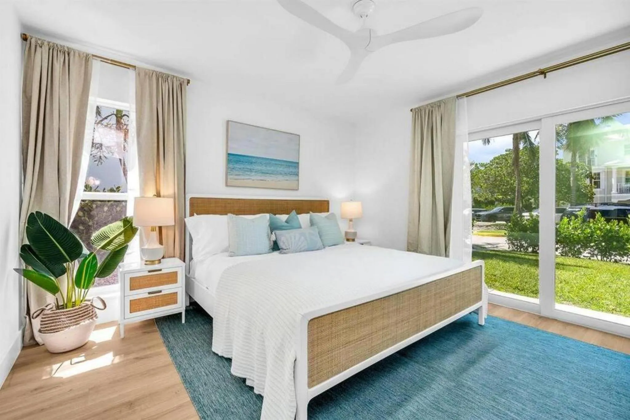 Lux Beachside 2nd Floor Condo 3 Steps to the Beach!