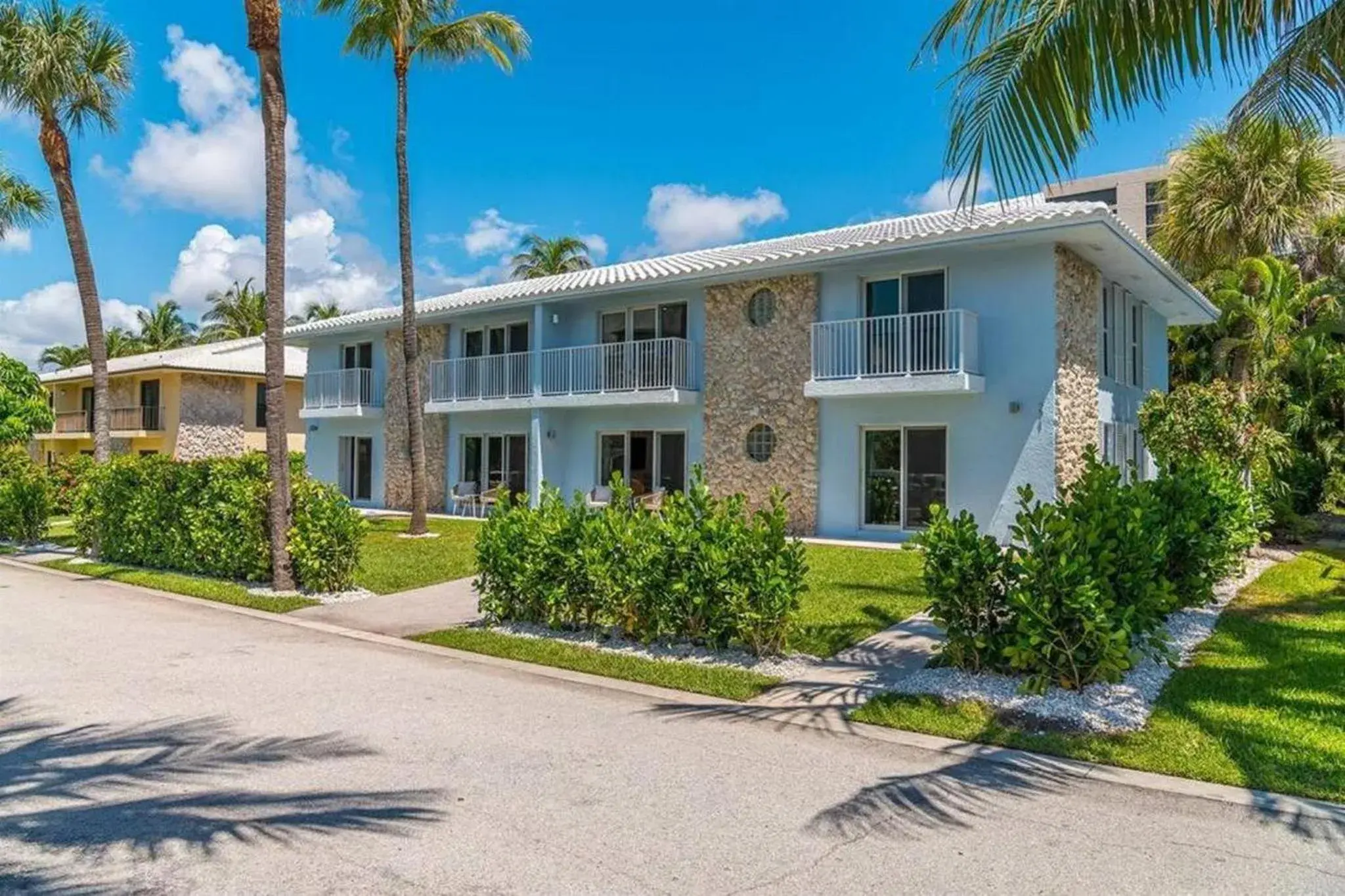 Lux Beachside 2nd Floor Condo 3 Steps to the Beach! Lux Beachside 2nd Floor Condo 3 Steps to the Beach!