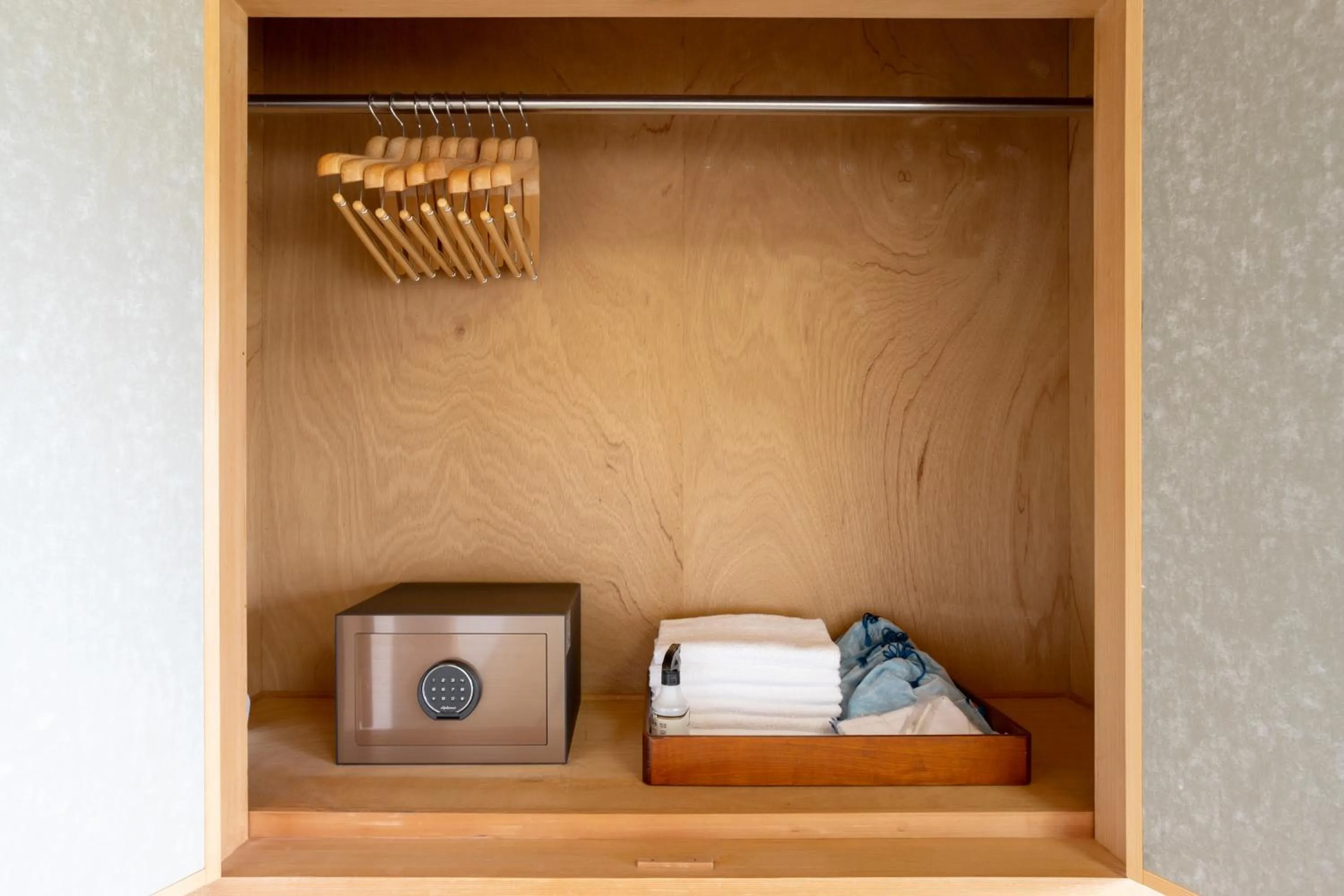 safe in Hakone Ashinoko Bikeikan 箱根芦ノ湖 美景館