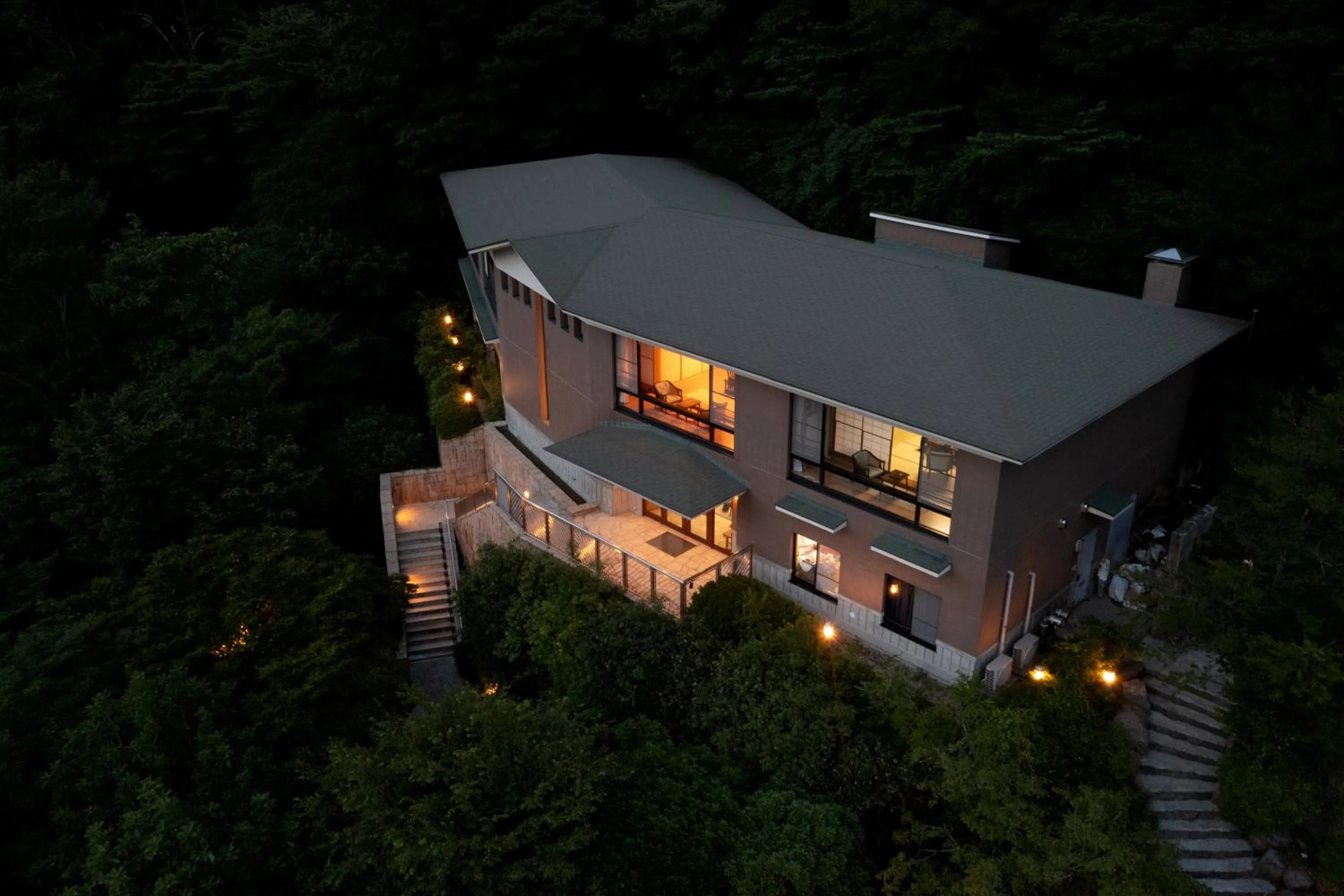 Property building in Hakone Ashinoko Bikeikan 箱根芦ノ湖 美景館