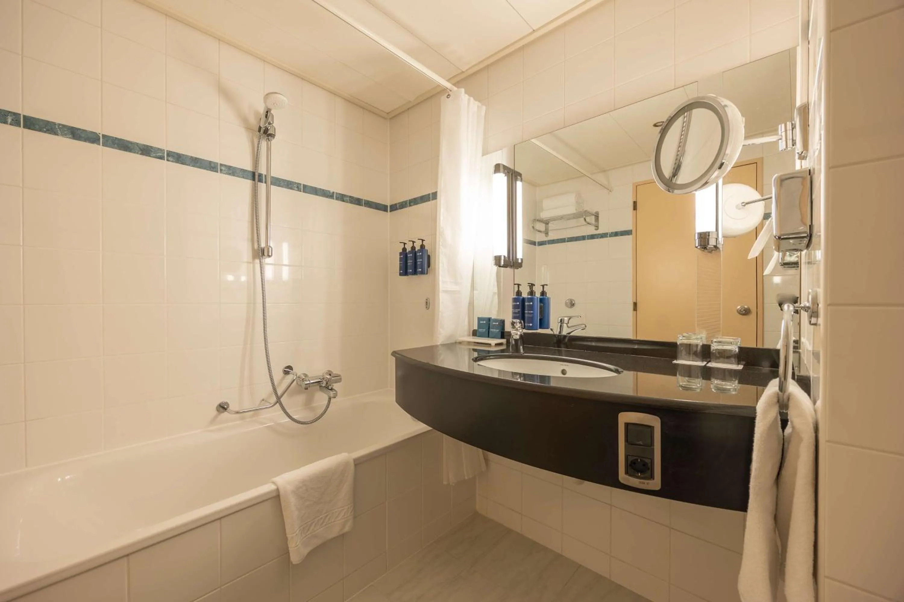 Bathroom in Radisson Blu Hotel Amsterdam Airport, Schiphol