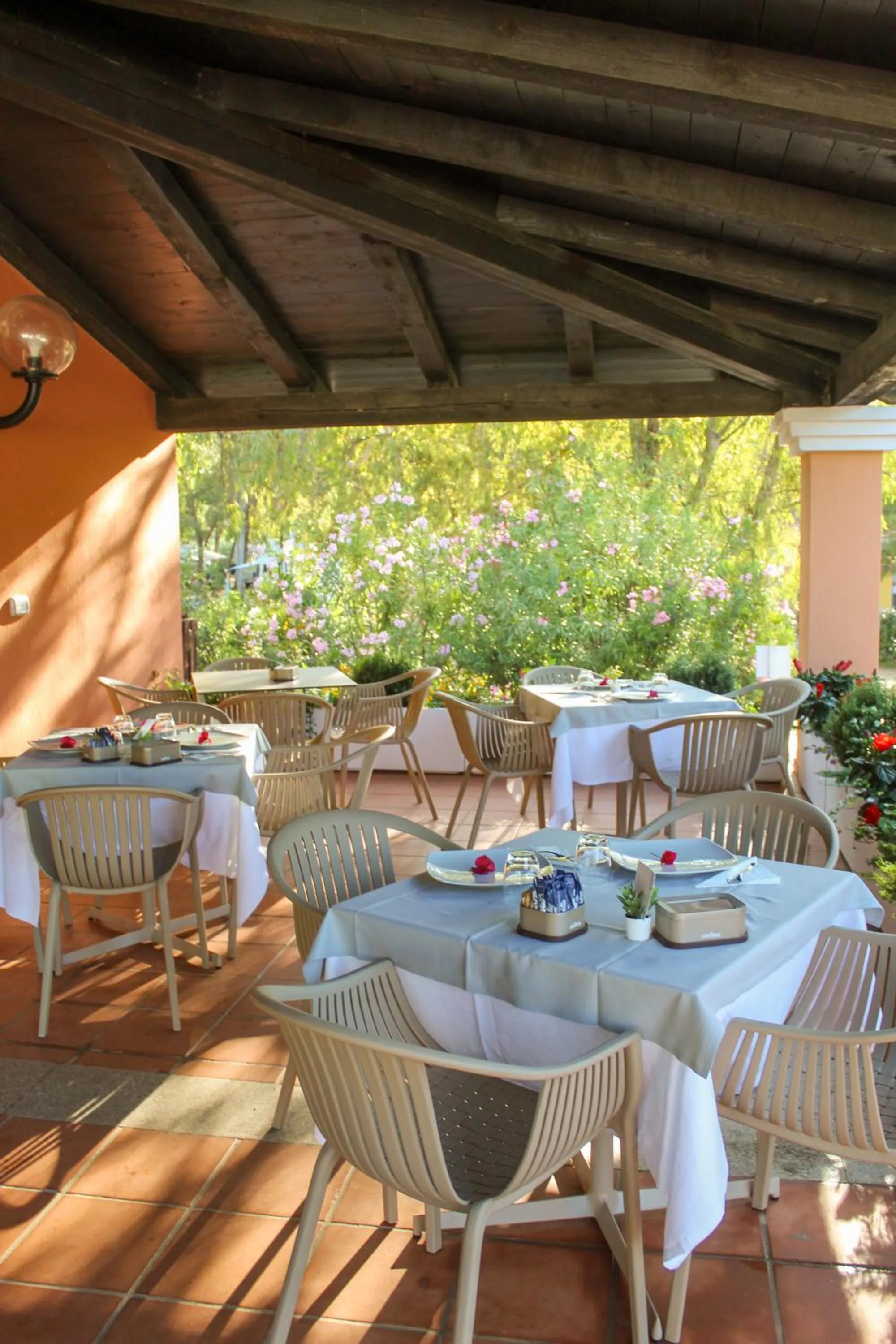 Lounge or bar in Tiliguerta Glamping&Camping Village