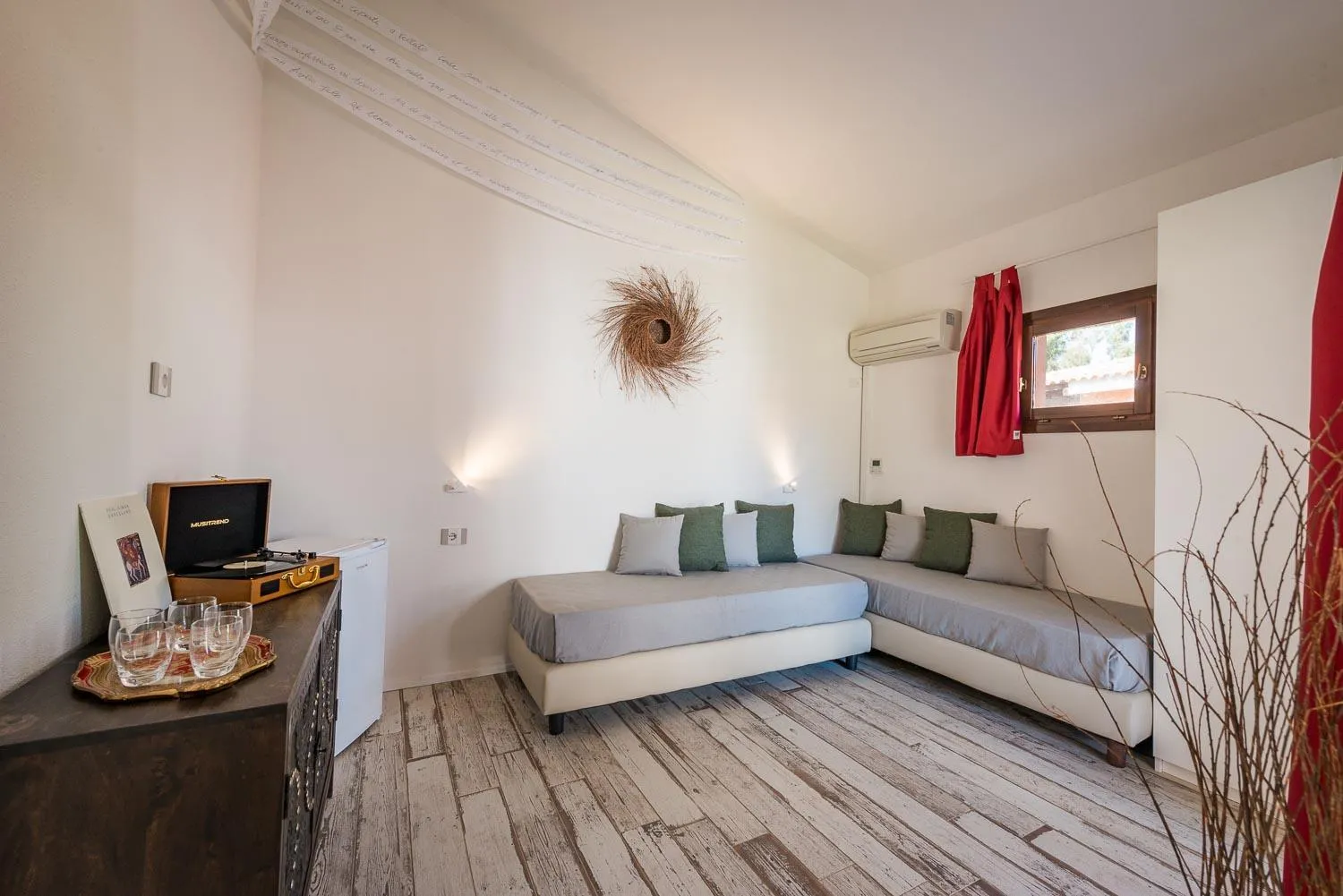 Photo of the whole room in Tiliguerta Glamping&Camping Village