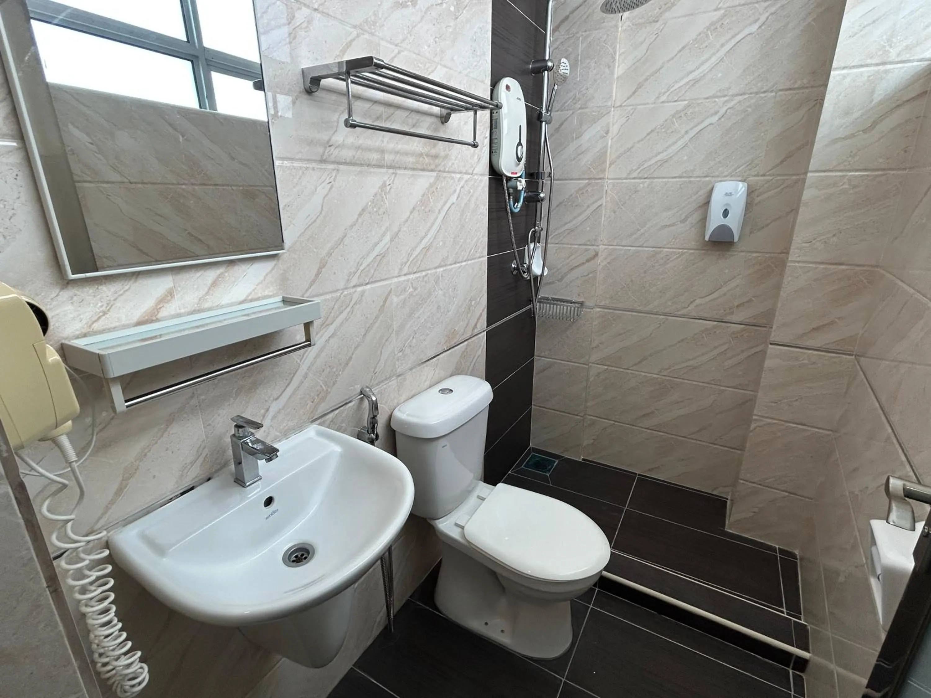 Shower in Tt Pets and Family Guesthouse Kota Laksamana, Melaka