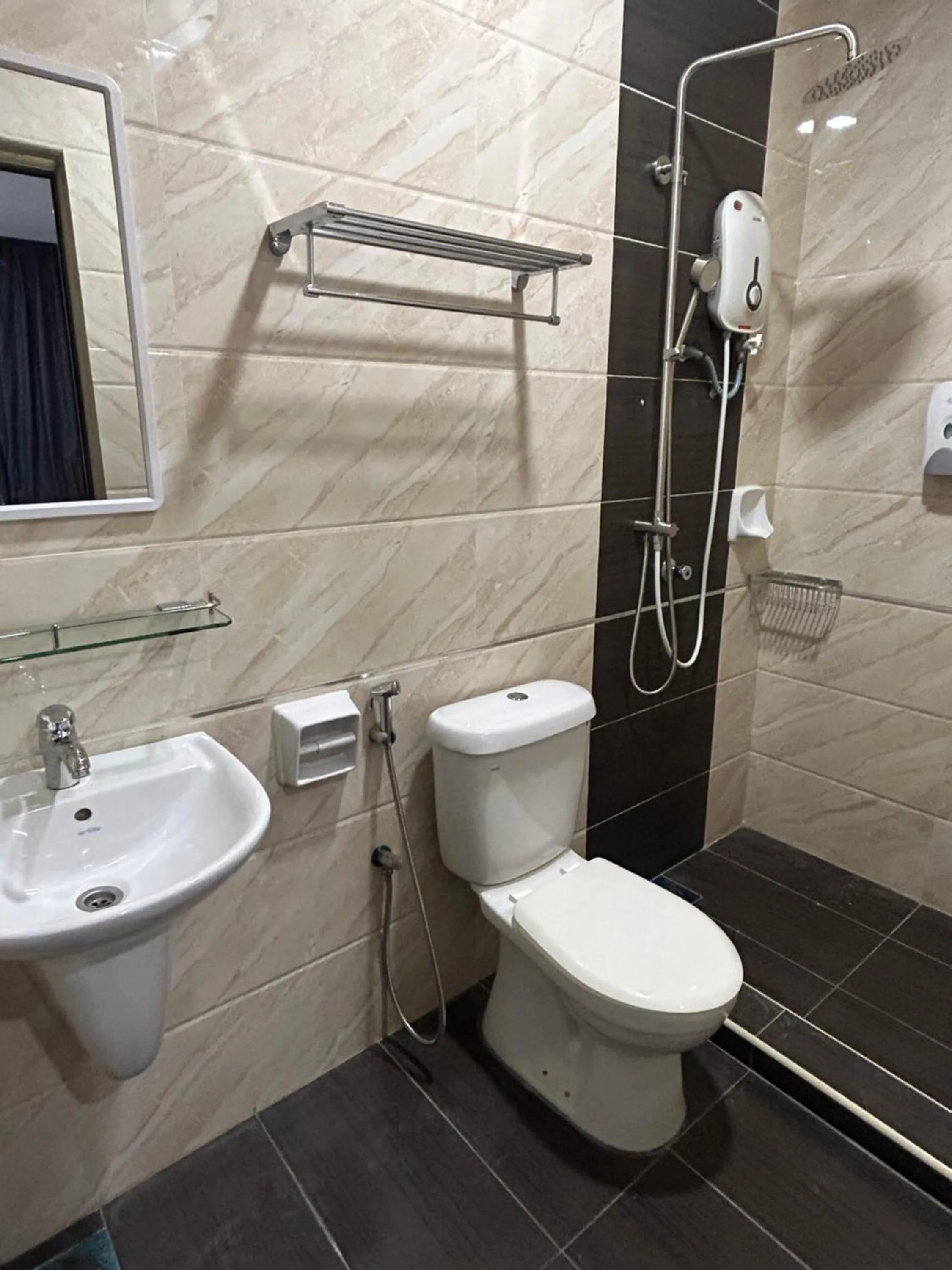 Shower in Tt Pets and Family Guesthouse Kota Laksamana, Melaka