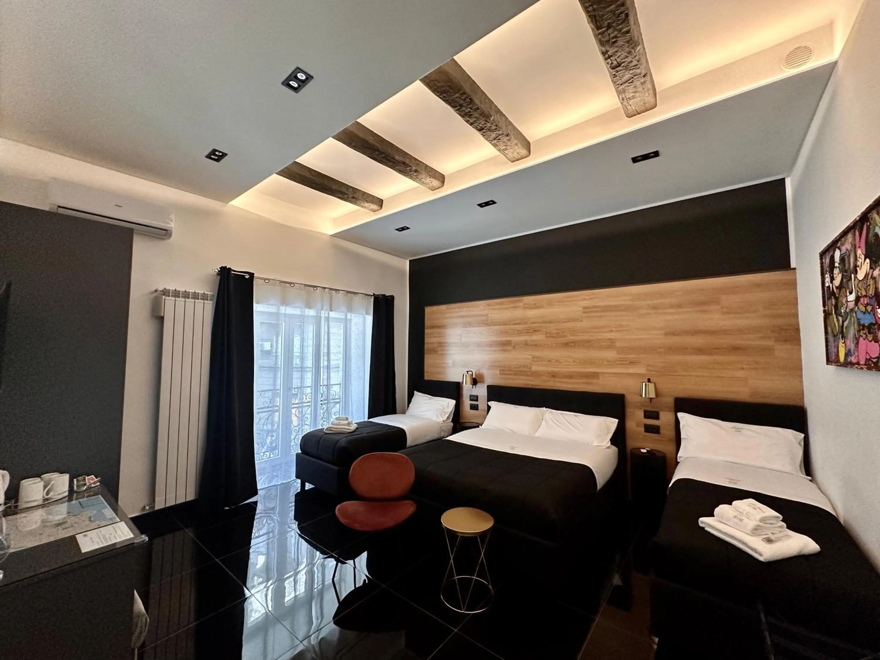 Photo of the whole room, Bed in Elegance Rooms Spaccanapoli