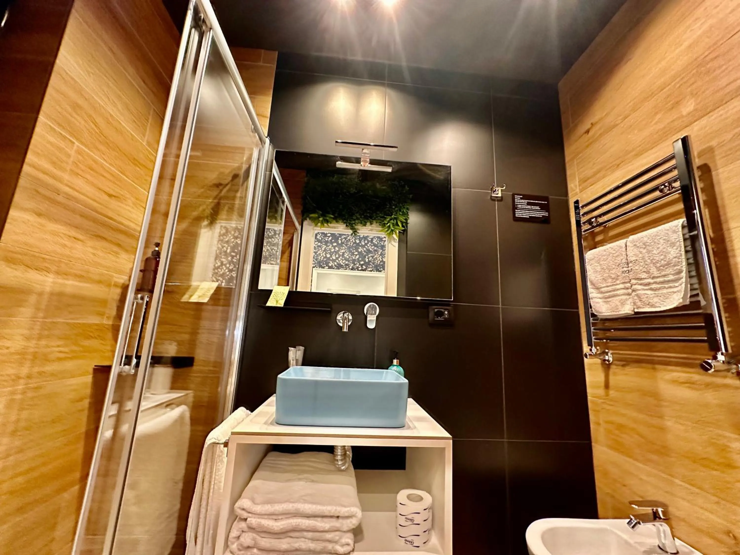 Bathroom in Elegance Rooms Spaccanapoli