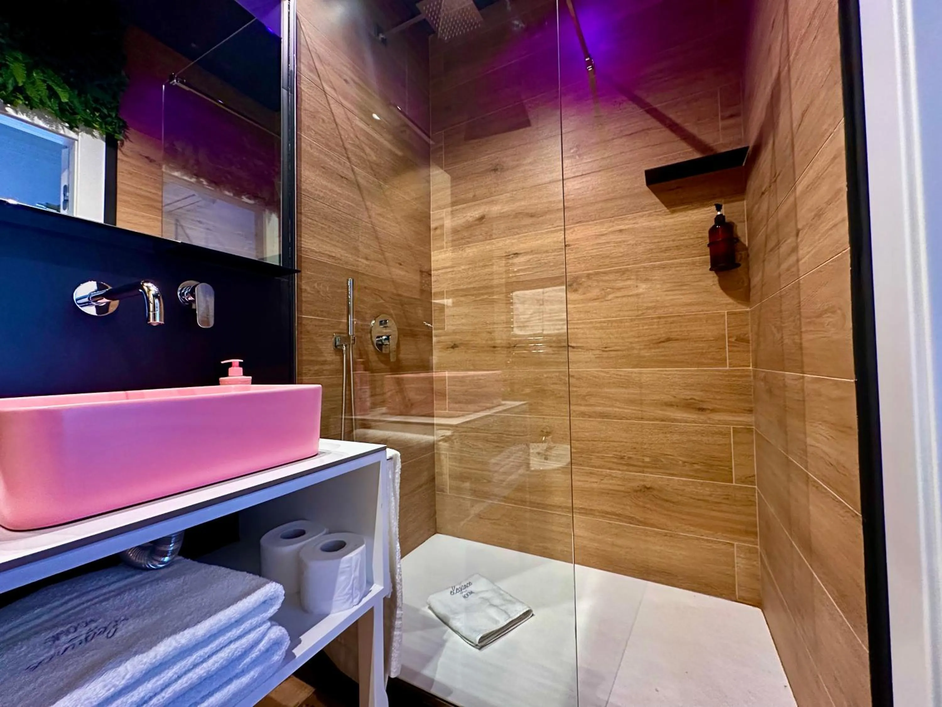 Bathroom in Elegance Rooms Spaccanapoli