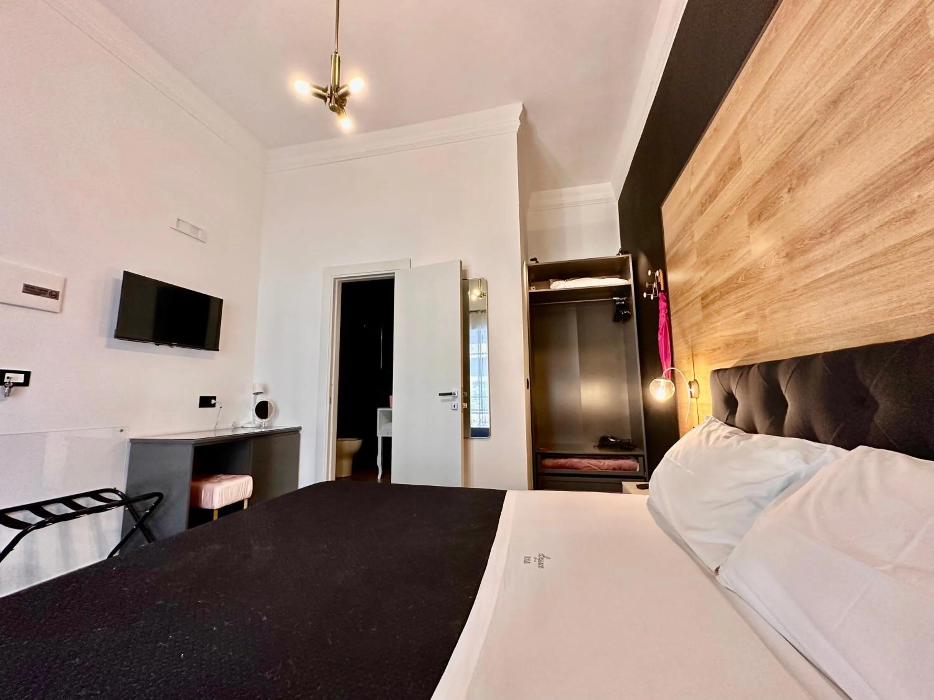 Bedroom, Bed in Elegance Rooms Spaccanapoli