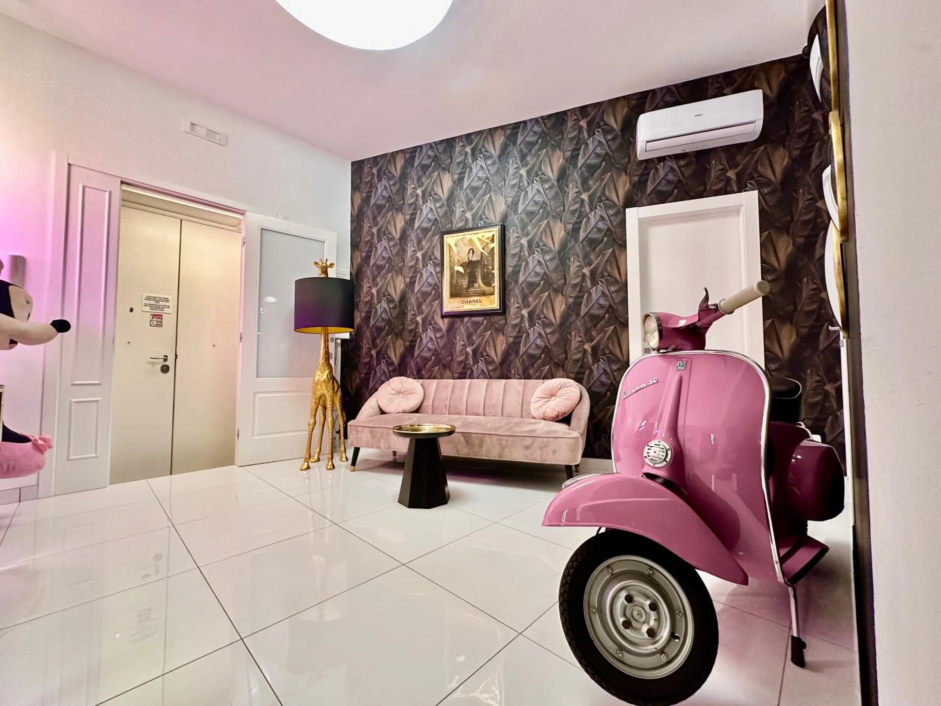 Lobby or reception, Bed in Elegance Rooms Spaccanapoli