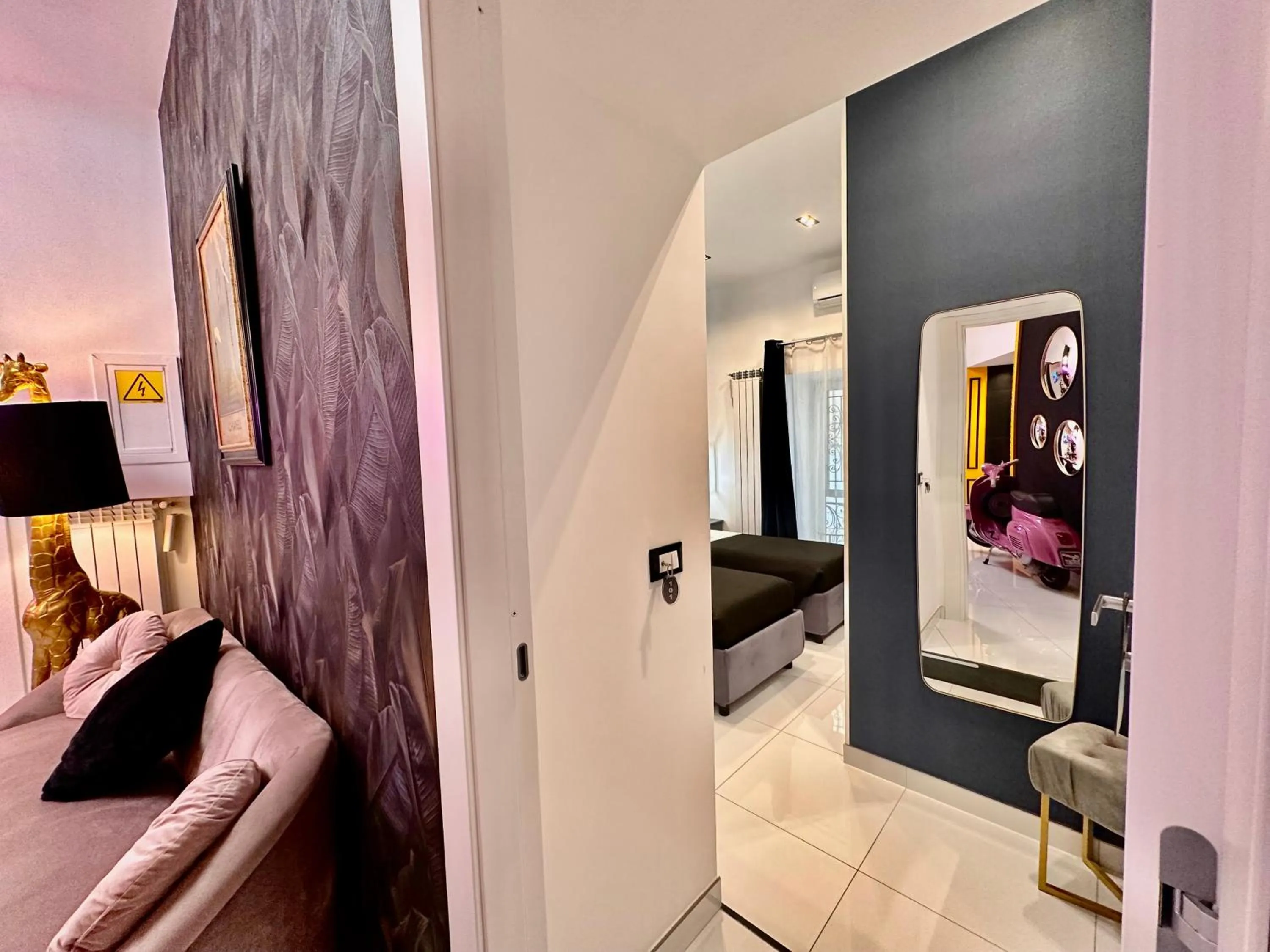 Photo of the whole room, Bed in Elegance Rooms Spaccanapoli