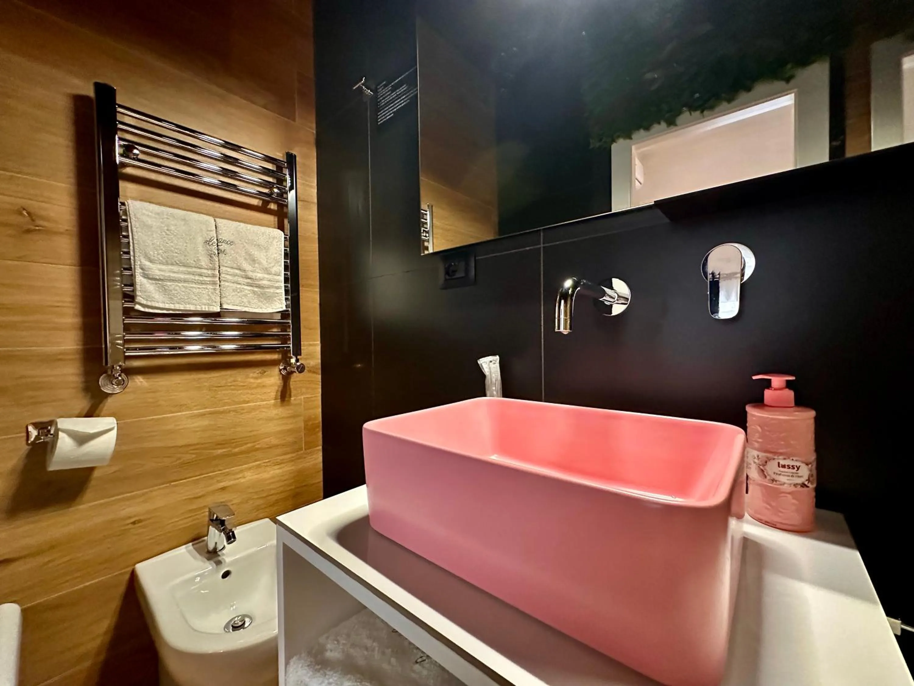Bathroom in Elegance Rooms Spaccanapoli