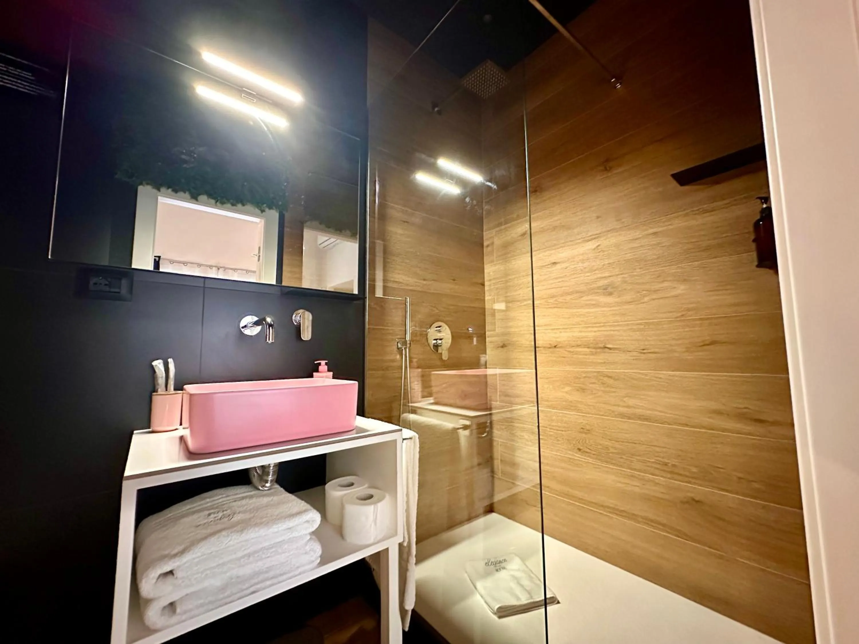 Bathroom in Elegance Rooms Spaccanapoli