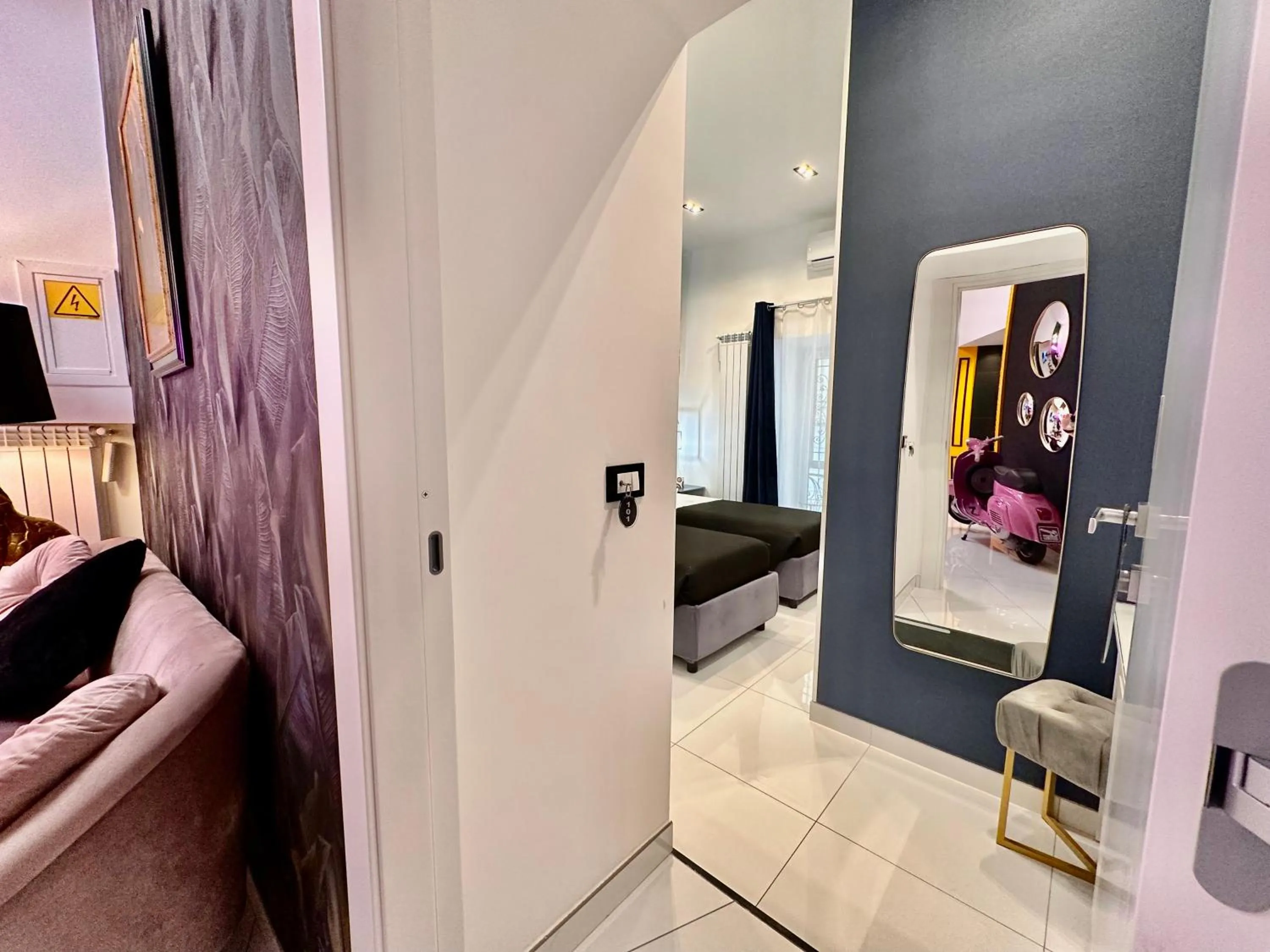 Photo of the whole room, Bed in Elegance Rooms Spaccanapoli