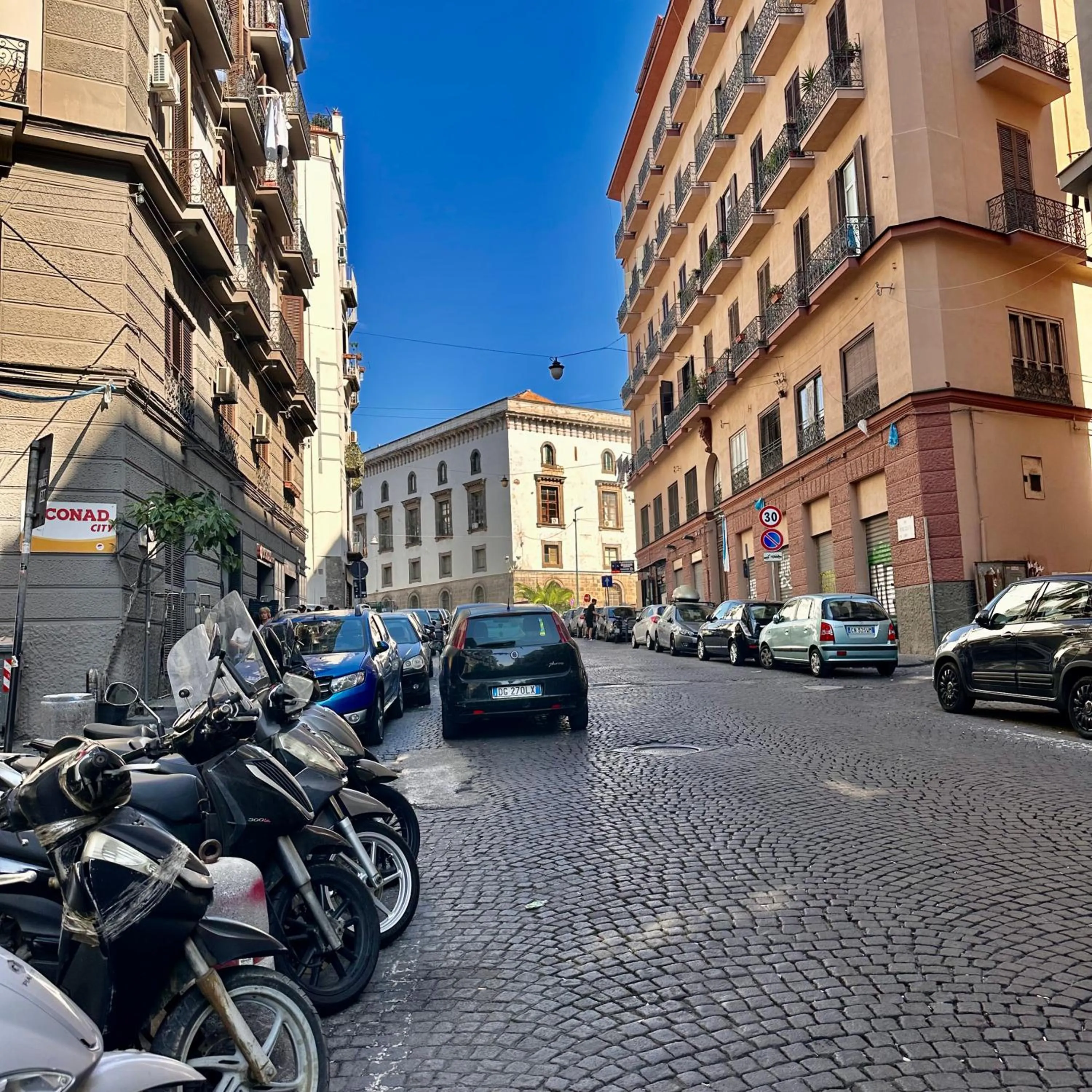 Neighbourhood in Elegance Rooms Spaccanapoli