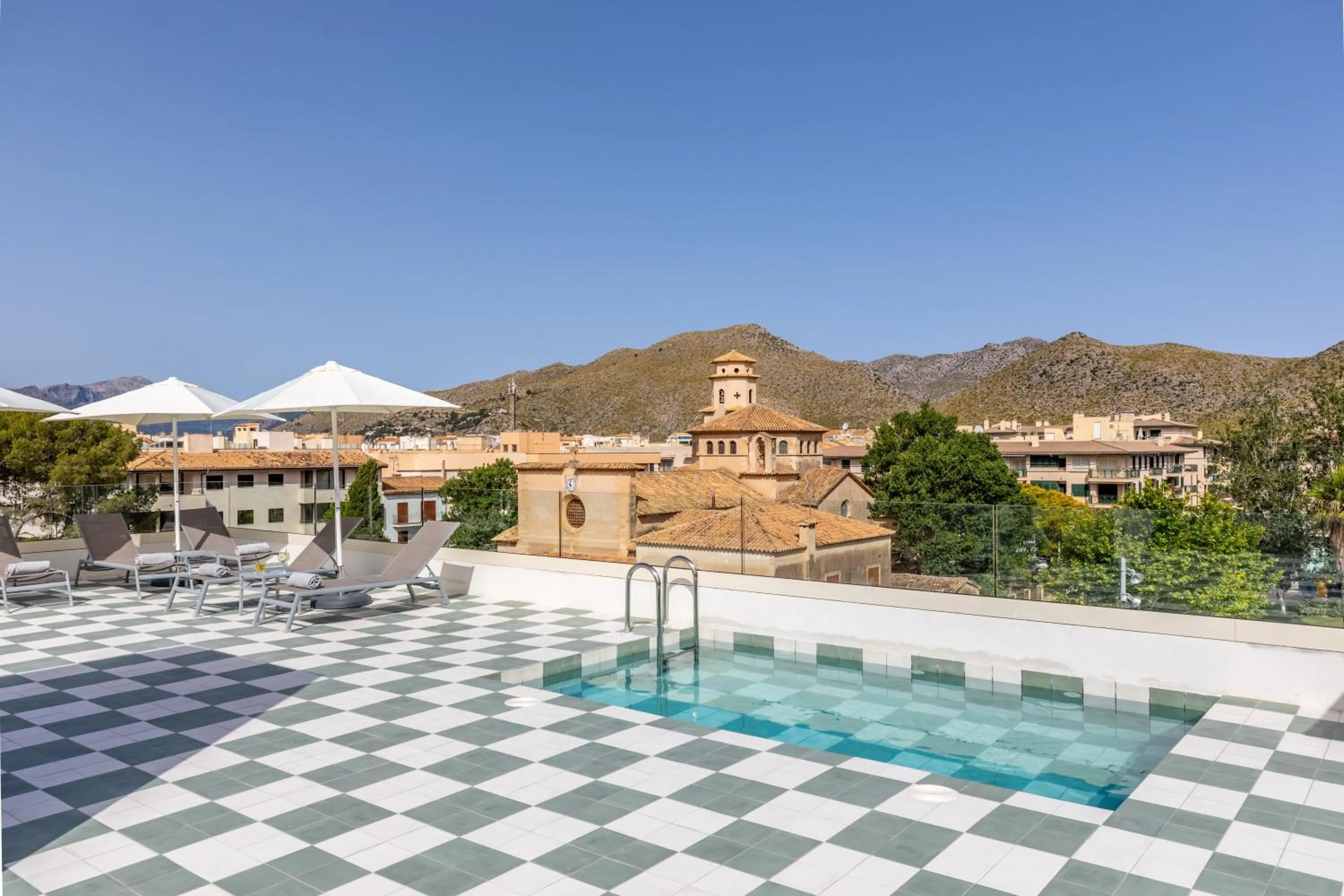 Swimming pool in Hoposa Cultural Boutique