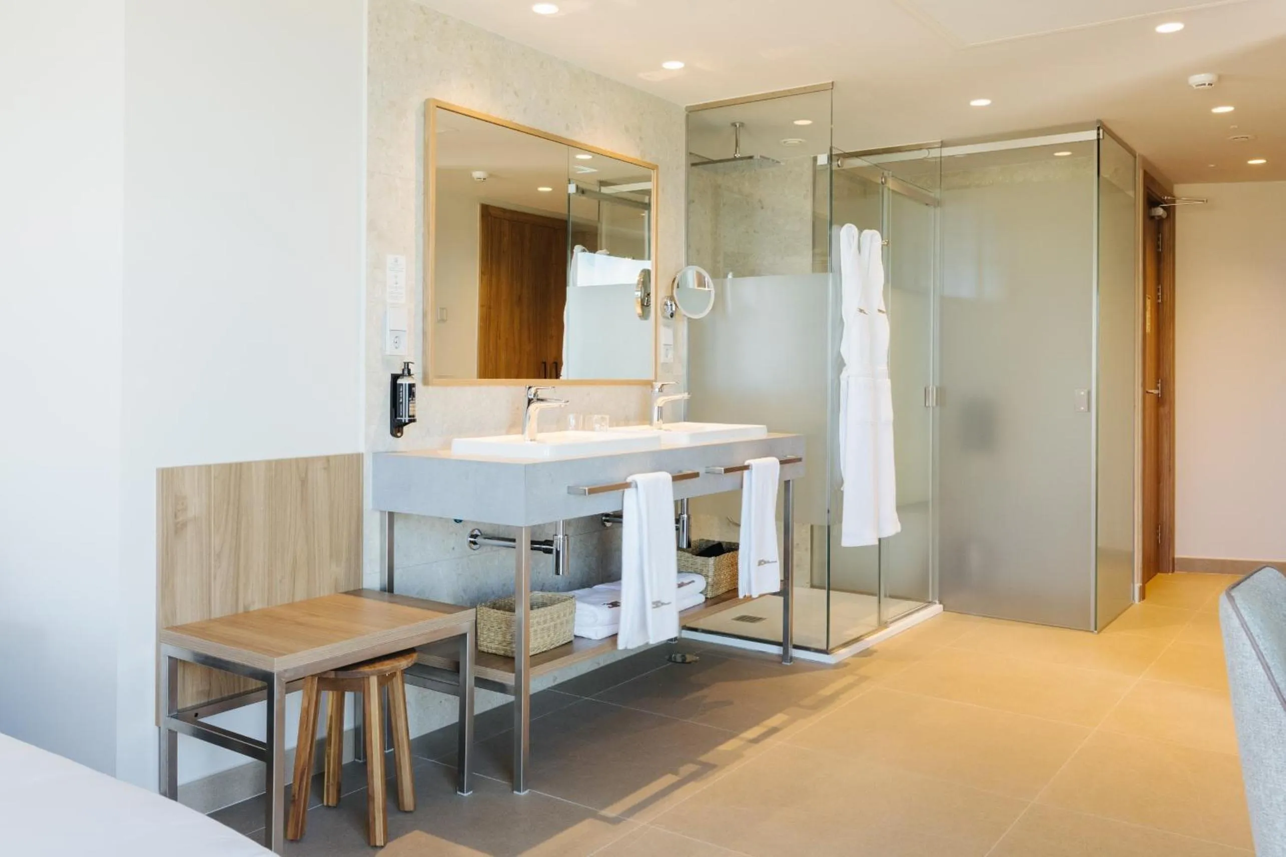 Toilet in BANCAL HOTEL and SPA