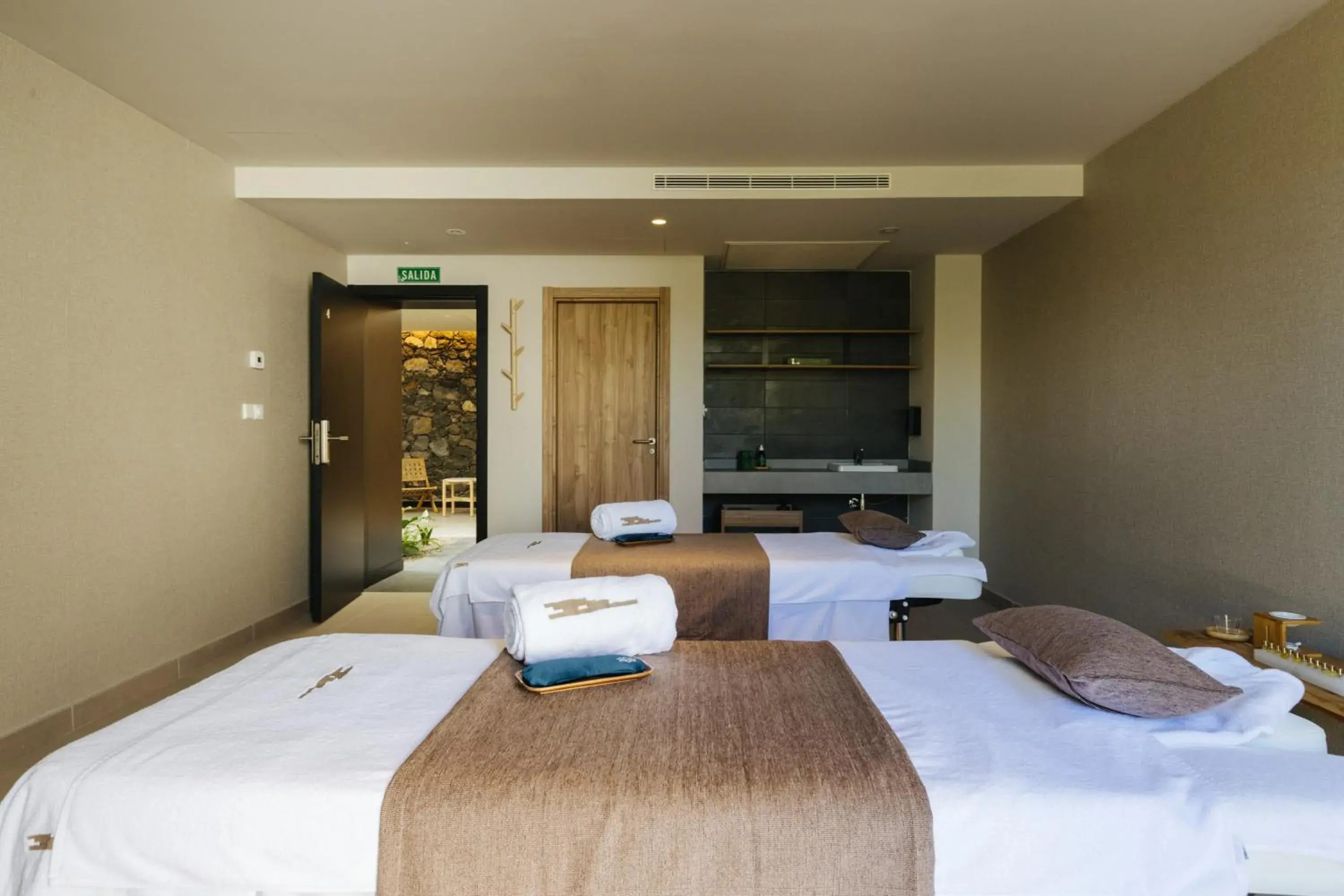 Massage, Bed in BANCAL HOTEL and SPA Massage, Bed in BANCAL HOTEL and SPA