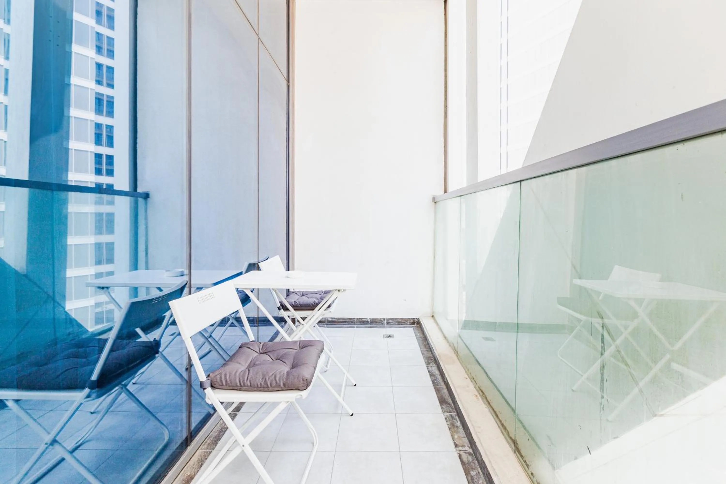 Balcony/Terrace in Waves Holiday Homes - Chic Studio With Balcony Overlooking City Views