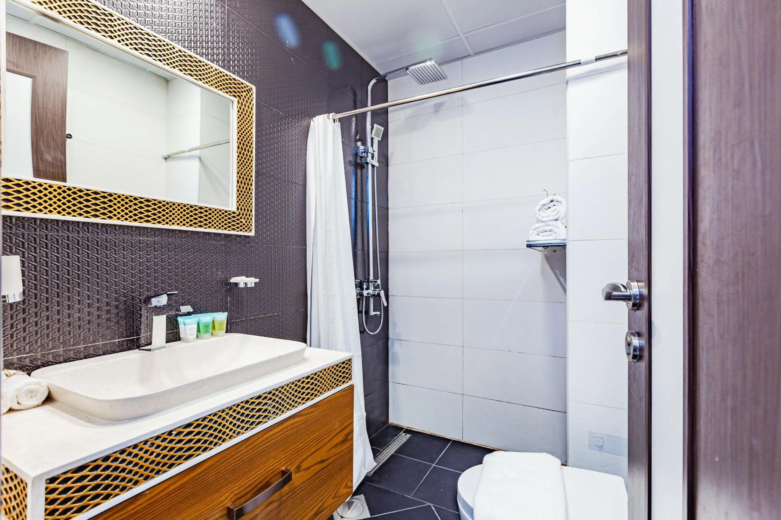 Bathroom in Waves Holiday Homes - Chic Studio With Balcony Overlooking City Views