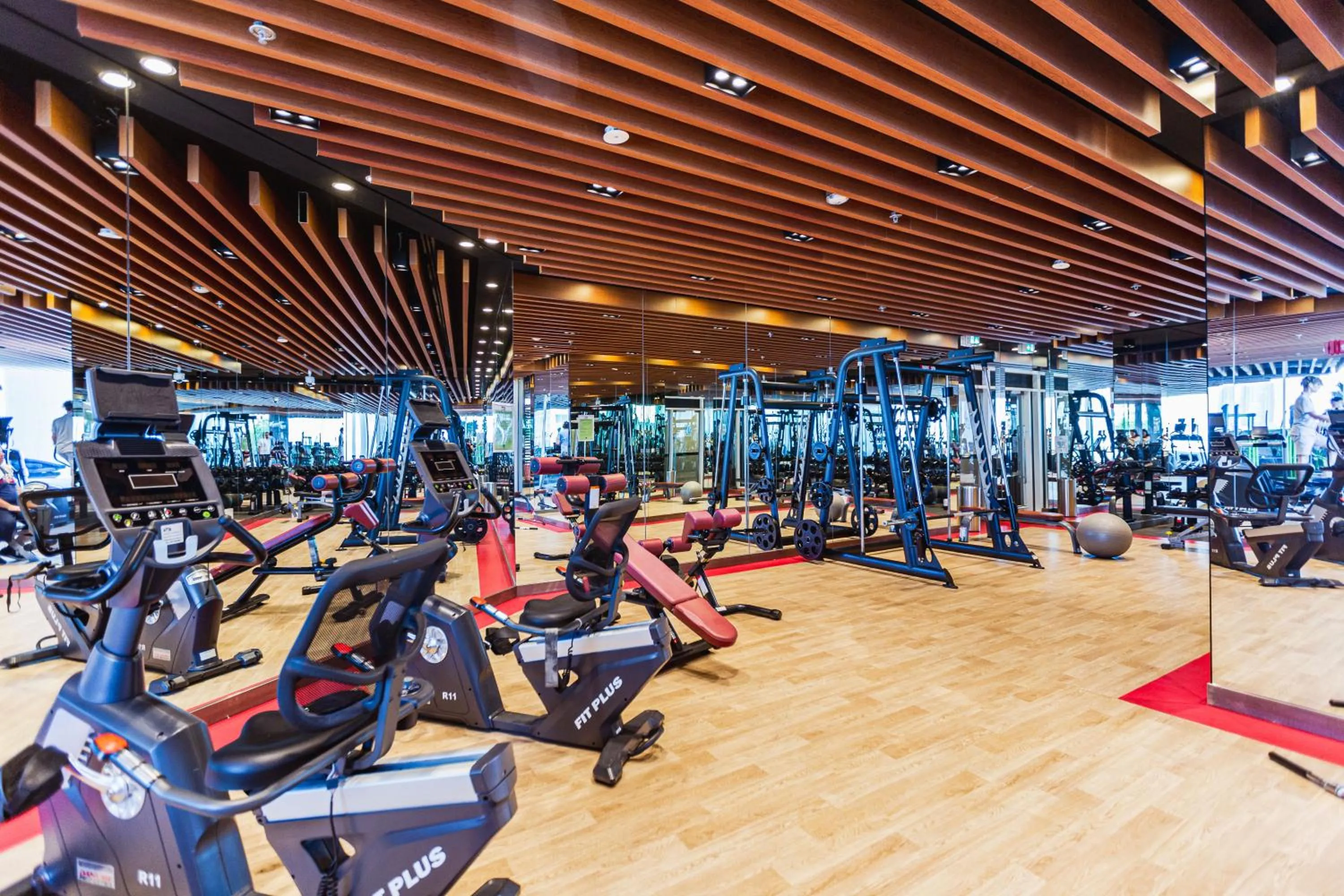 Fitness centre/facilities in Waves Holiday Homes - Chic Studio With Balcony Overlooking City Views