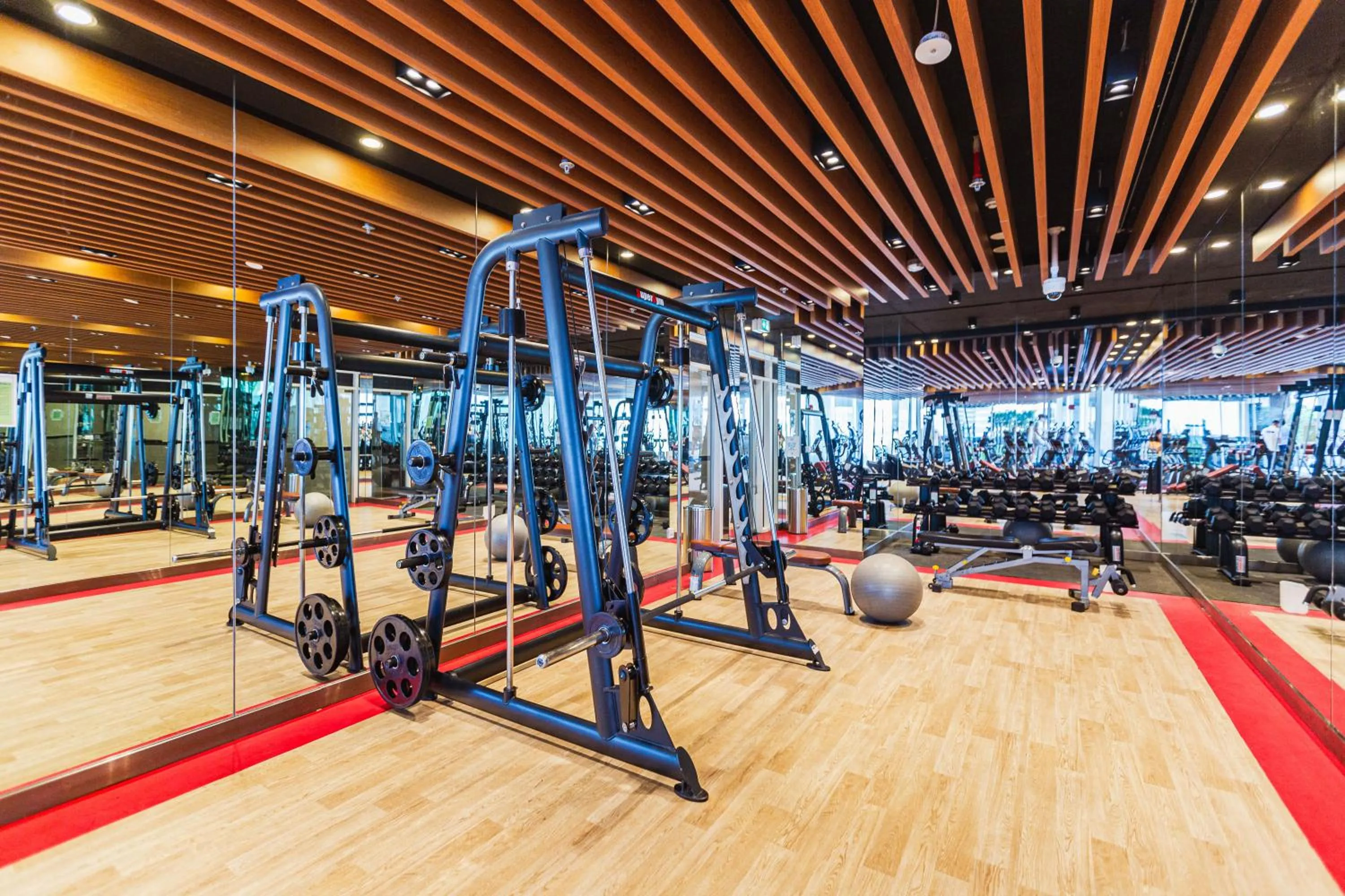 Fitness centre/facilities in Waves Holiday Homes - Chic Studio With Balcony Overlooking City Views