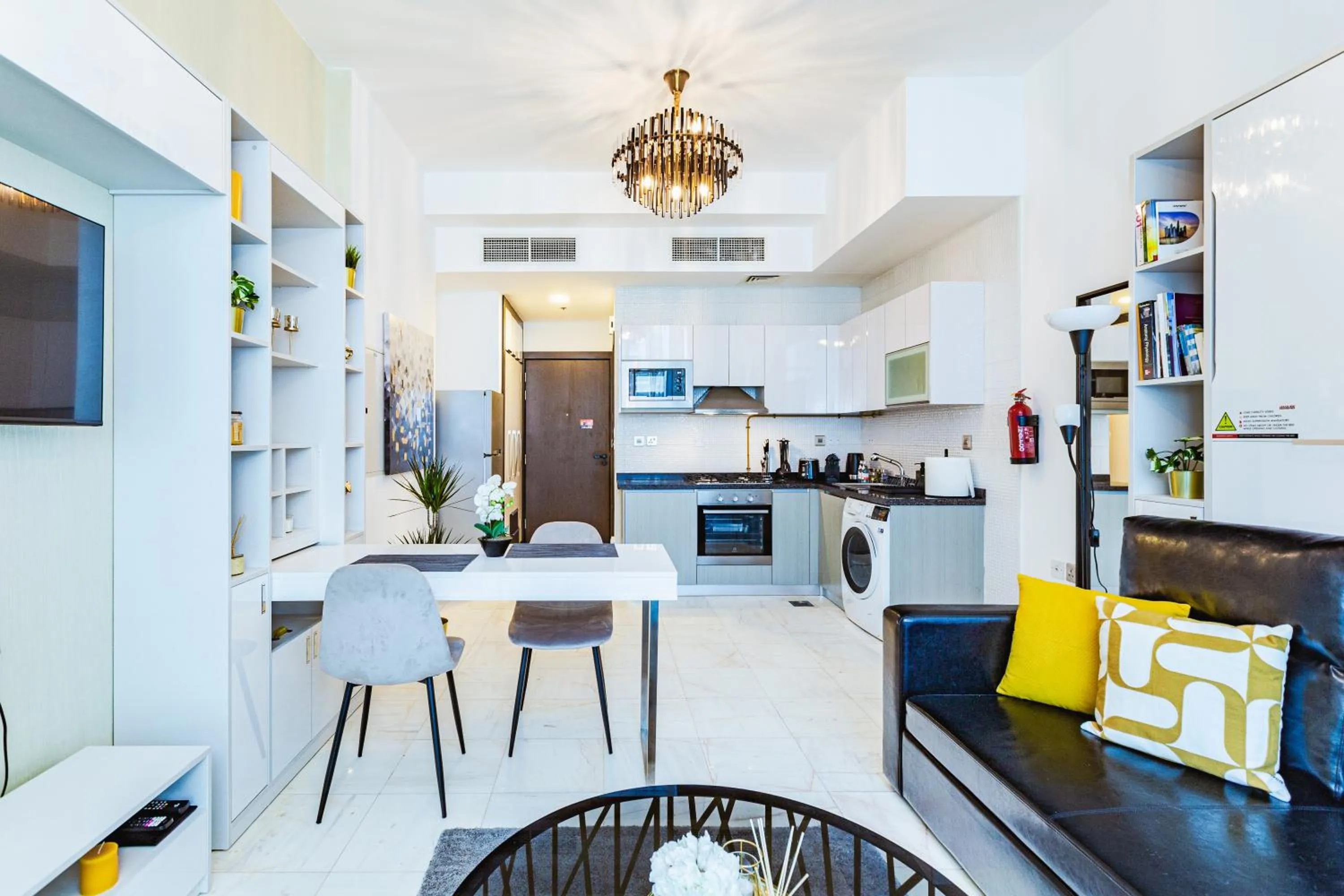 Living room in Waves Holiday Homes - Chic Studio With Balcony Overlooking City Views