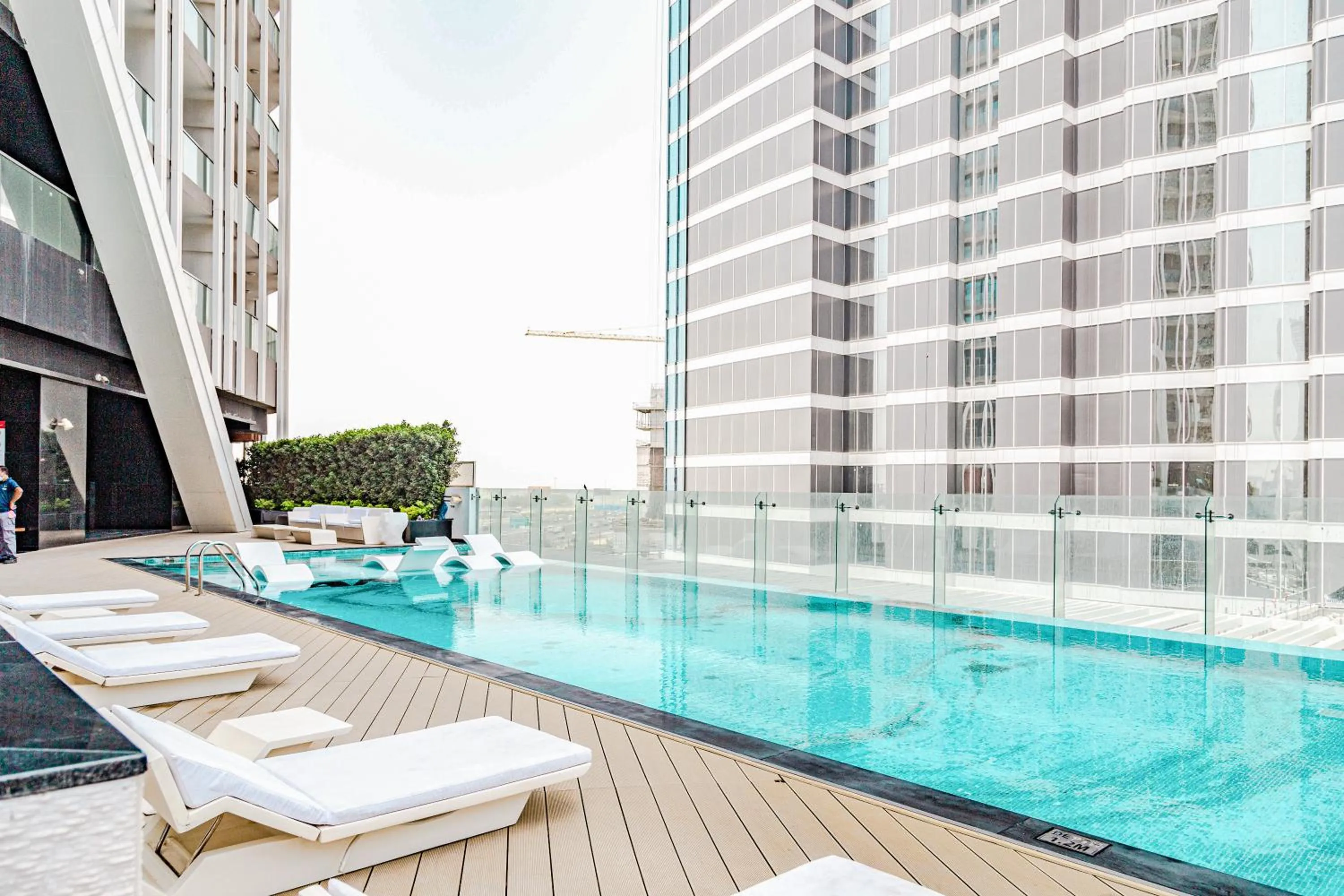 Property building in Waves Holiday Homes - Chic Studio With Balcony Overlooking City Views