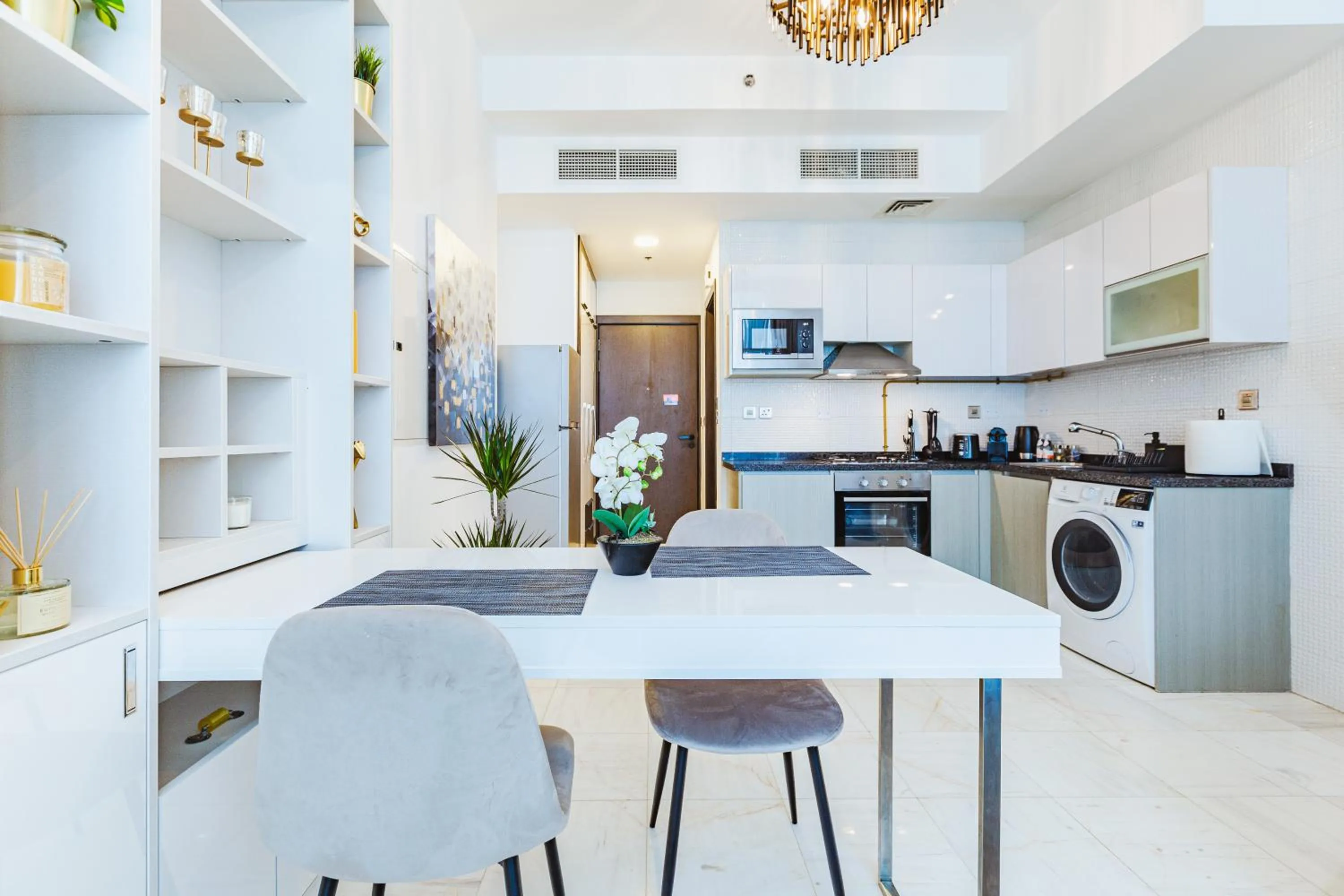 Kitchen or kitchenette in Waves Holiday Homes - Chic Studio With Balcony Overlooking City Views