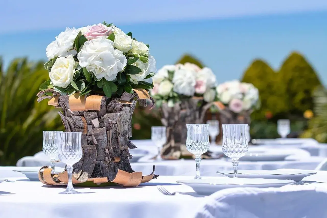 Food and drinks in Marini Luxury Apartments and Suites Food and drinks in Marini Luxury Apartments and Suites