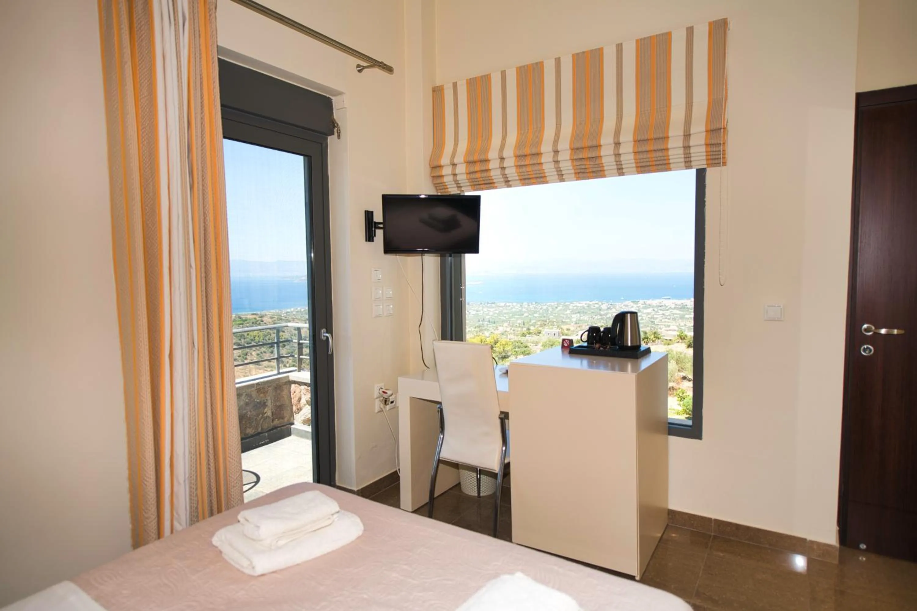 TV and multimedia in Marini Luxury Apartments and Suites