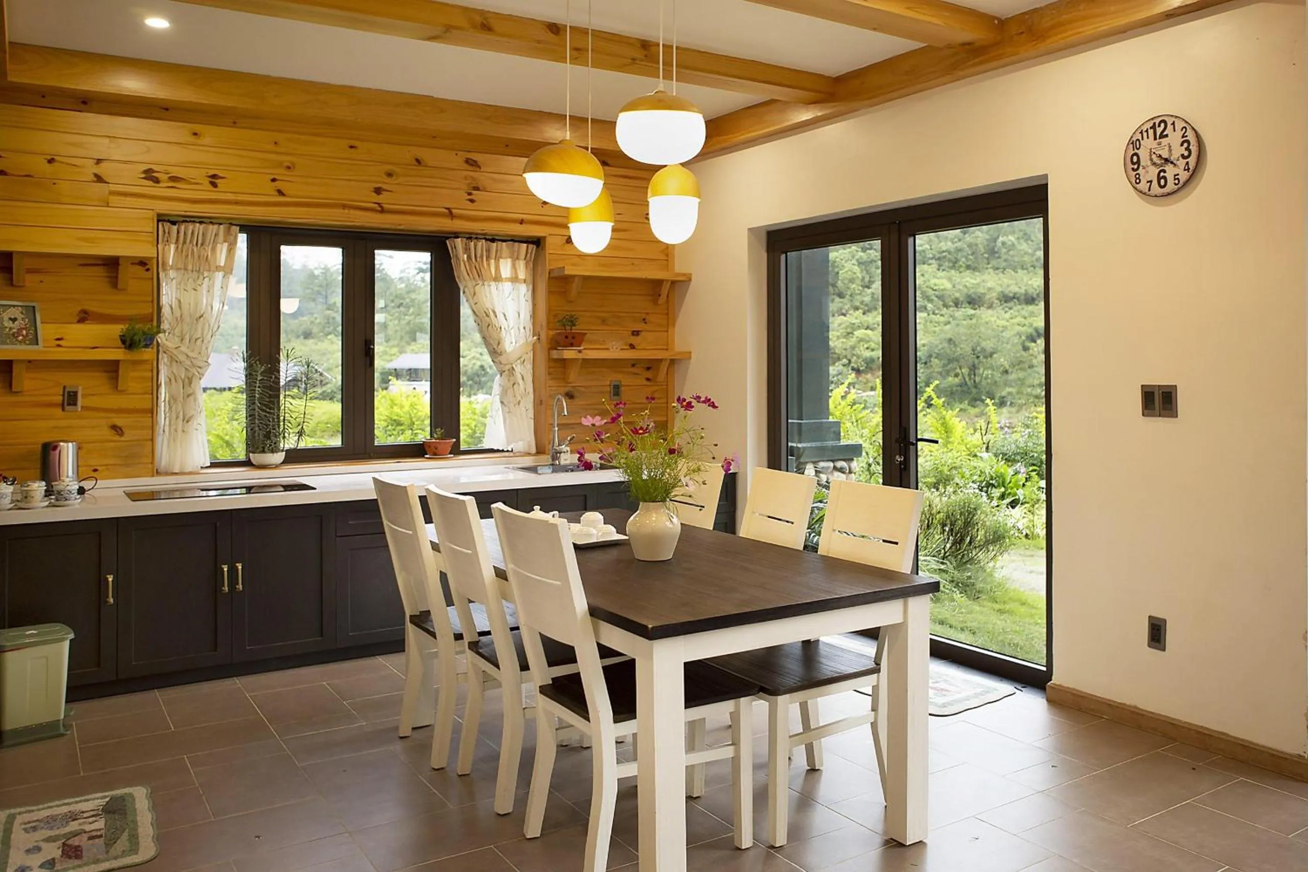 Dining area in Lat Valley Retreat Village