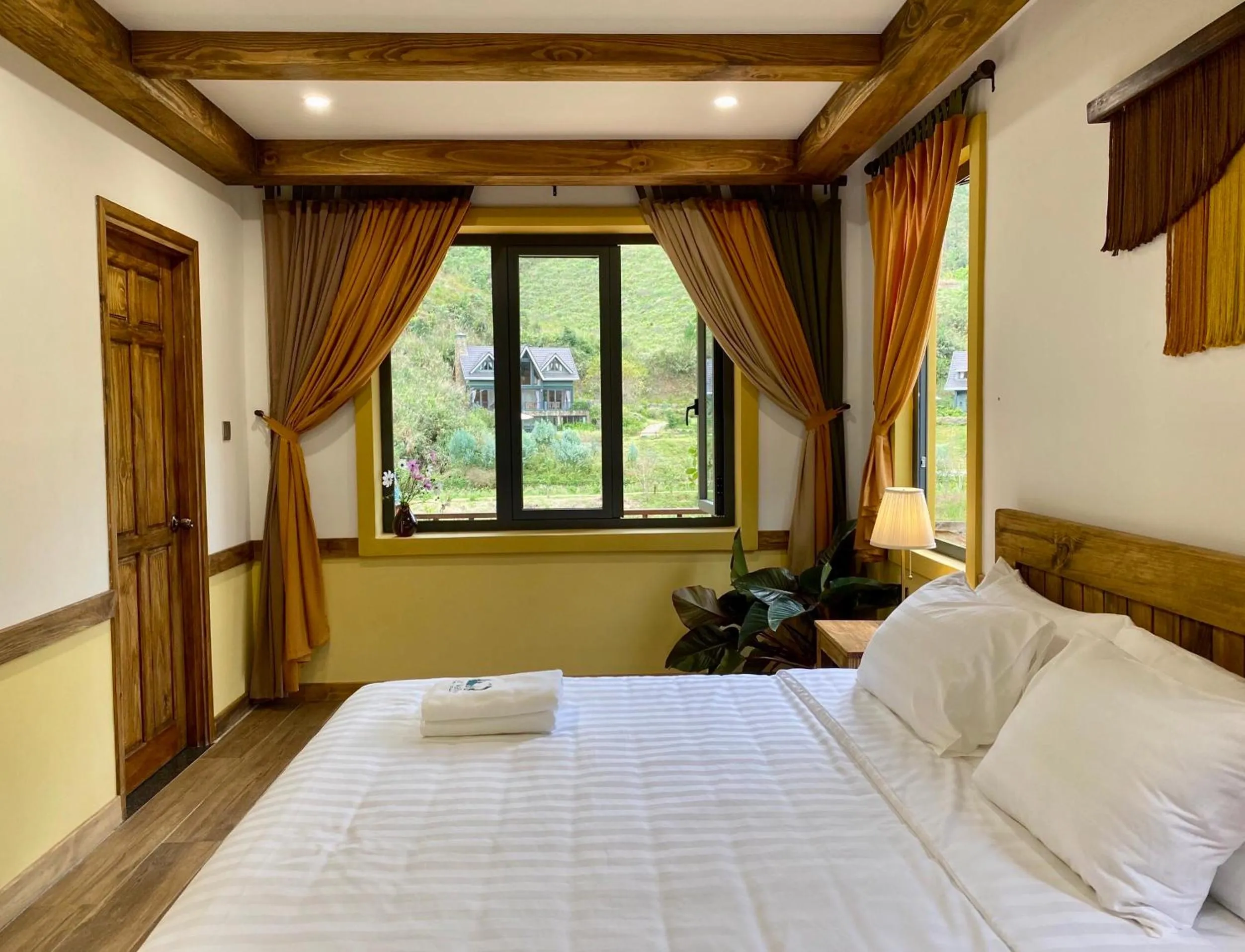Bedroom, Bed in Lat Valley Retreat Village