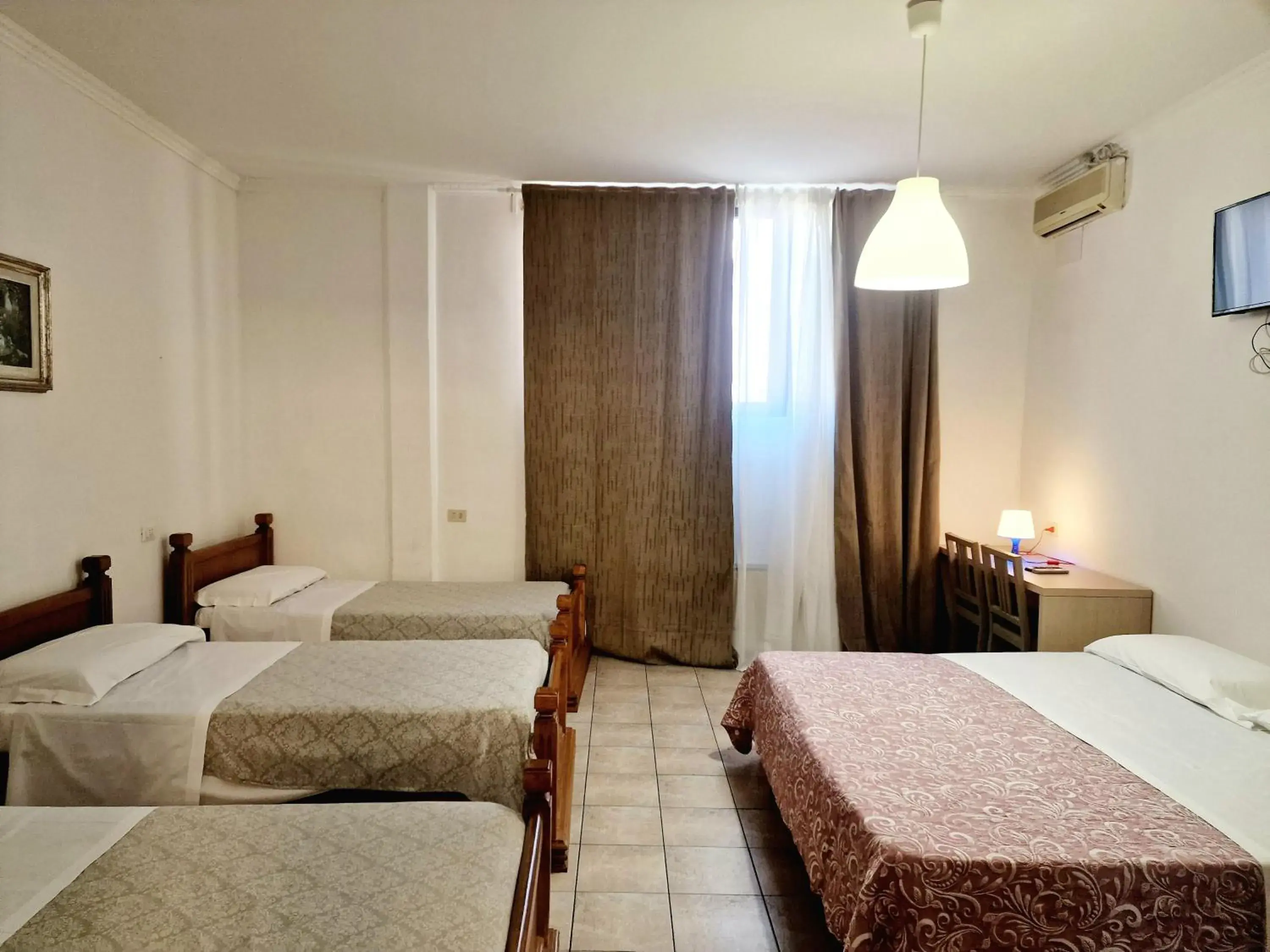 Family Room with Private Bathroom in Hotel Firenze 2000 Family Room with Private Bathroom in Hotel Firenze 2000